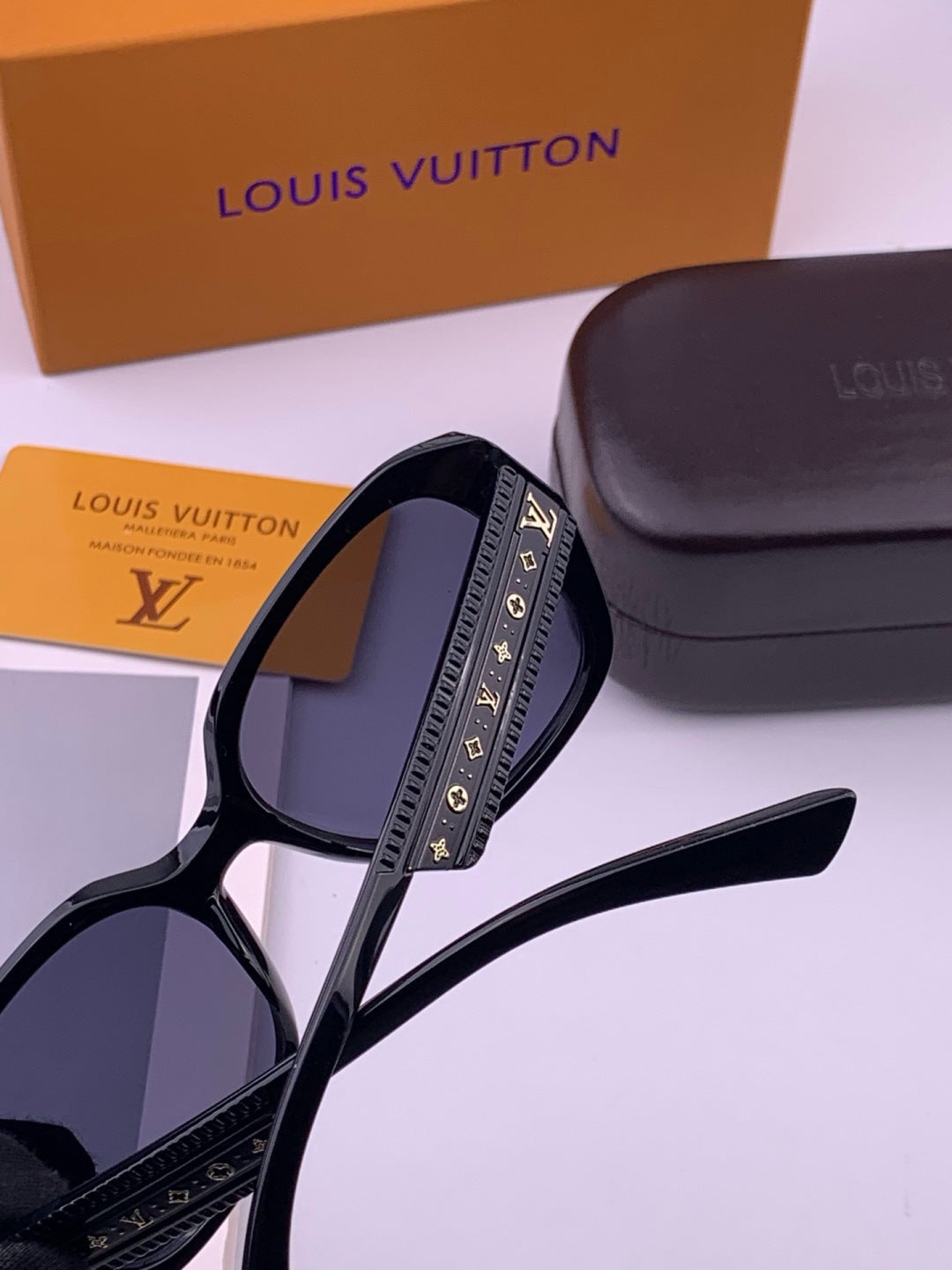 Louis Vuitton L17006 Oversized Black Lens Sunglasses for Men & Women - detail image 6