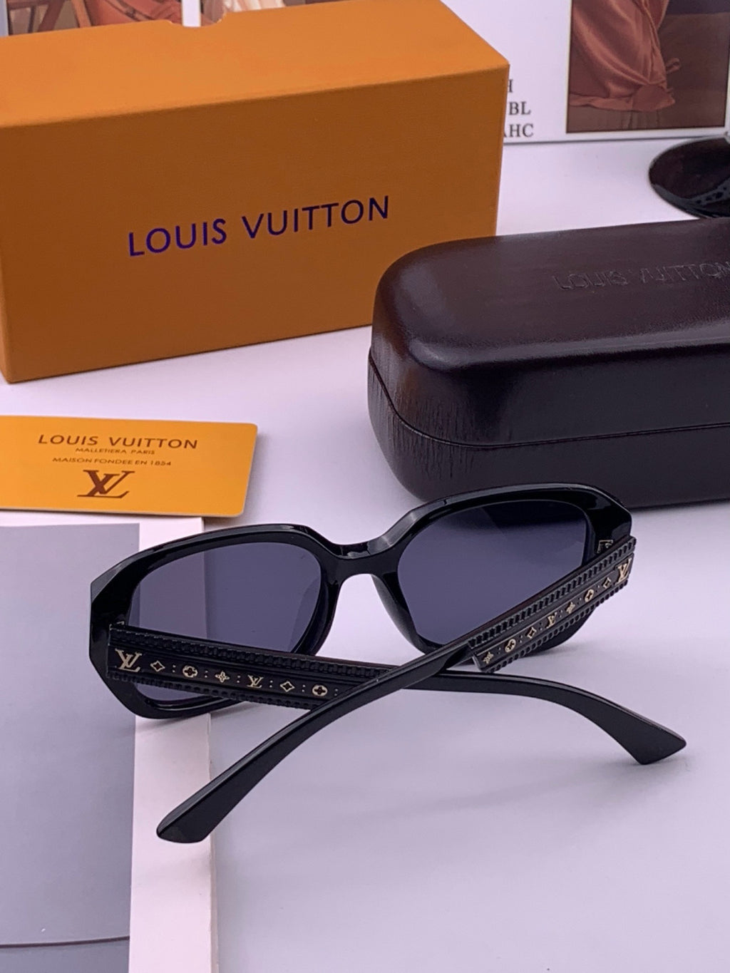 Louis Vuitton L17006 Oversized Black Lens Sunglasses for Men & Women - detail image 5