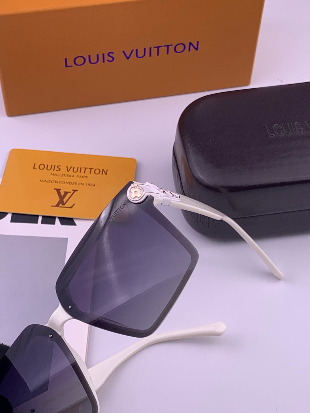 Louis Vuitton L83018 Square Brown Lens Sunglasses for Men & Women - detail image 3