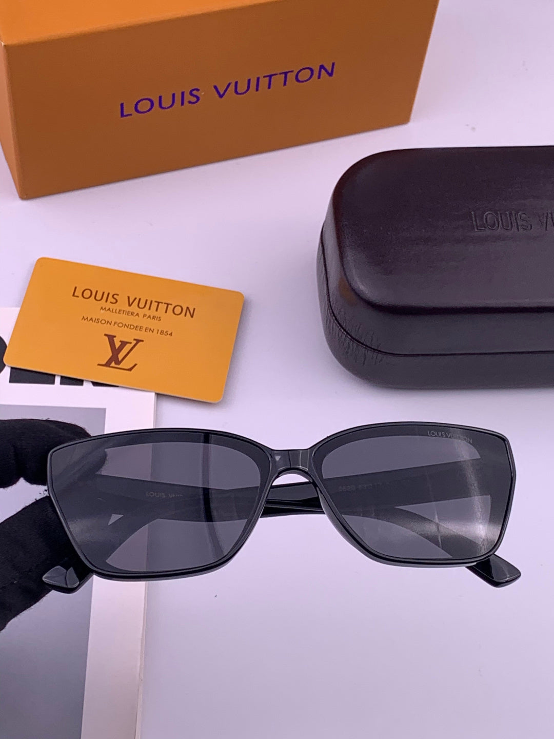 Louis Vuitton L0552 Square Brown Lens Sunglasses for Men & Women - detail image 4
