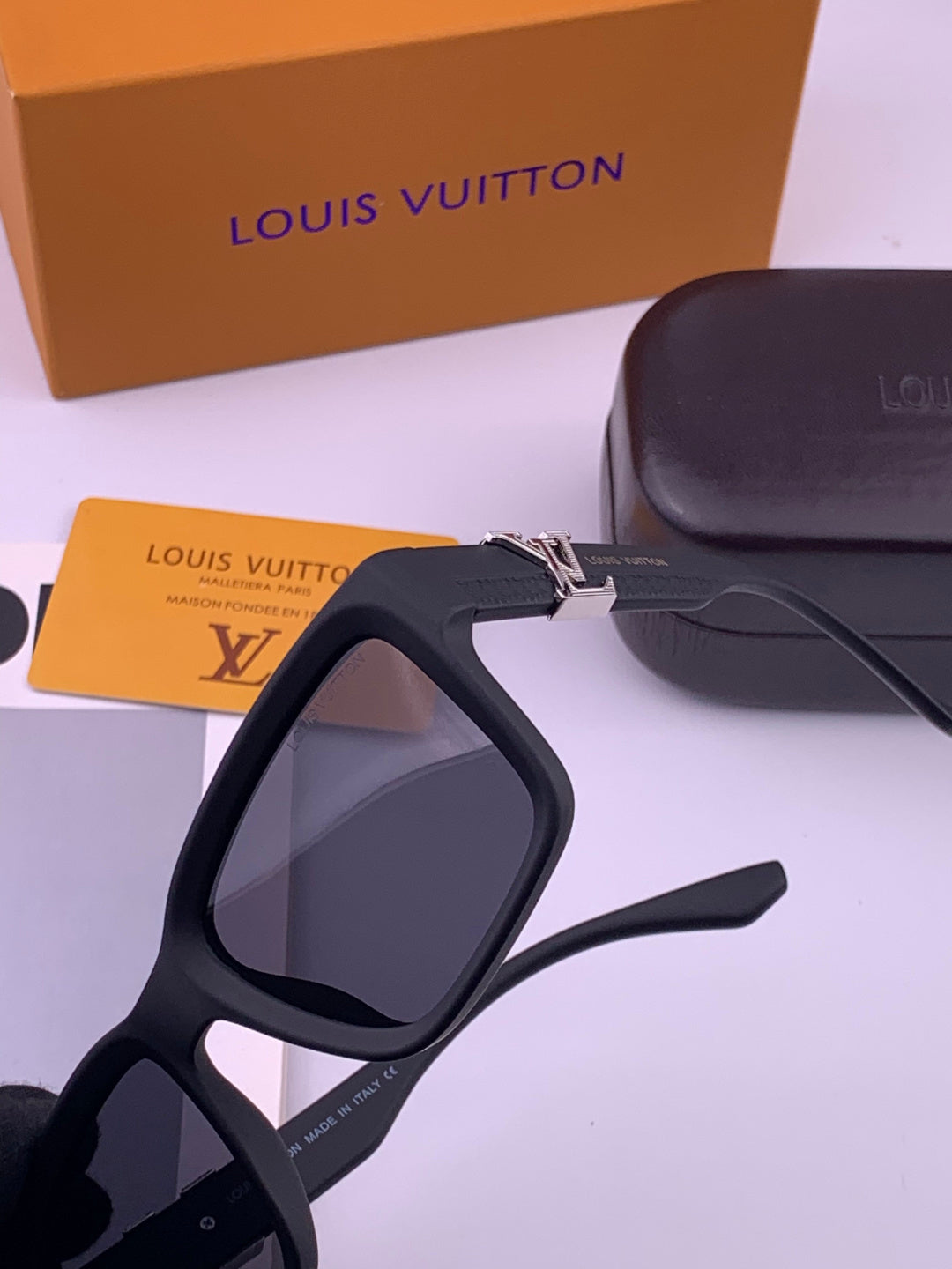Louis Vuitton L3551 Square Gold Lens Sunglasses for Men & Women - detail image 3