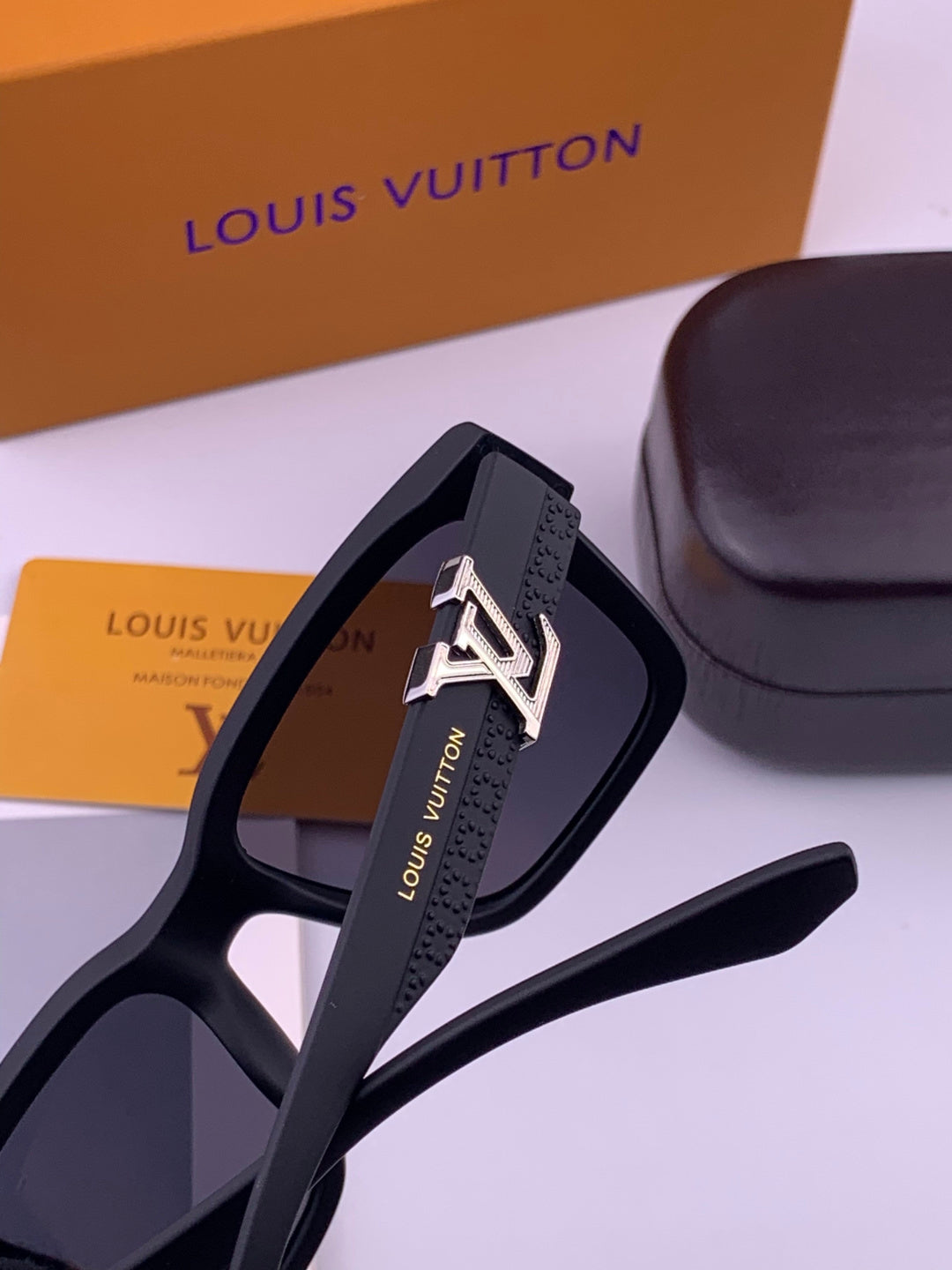 Louis Vuitton L3551 Square Gold Lens Sunglasses for Men & Women - detail image 6