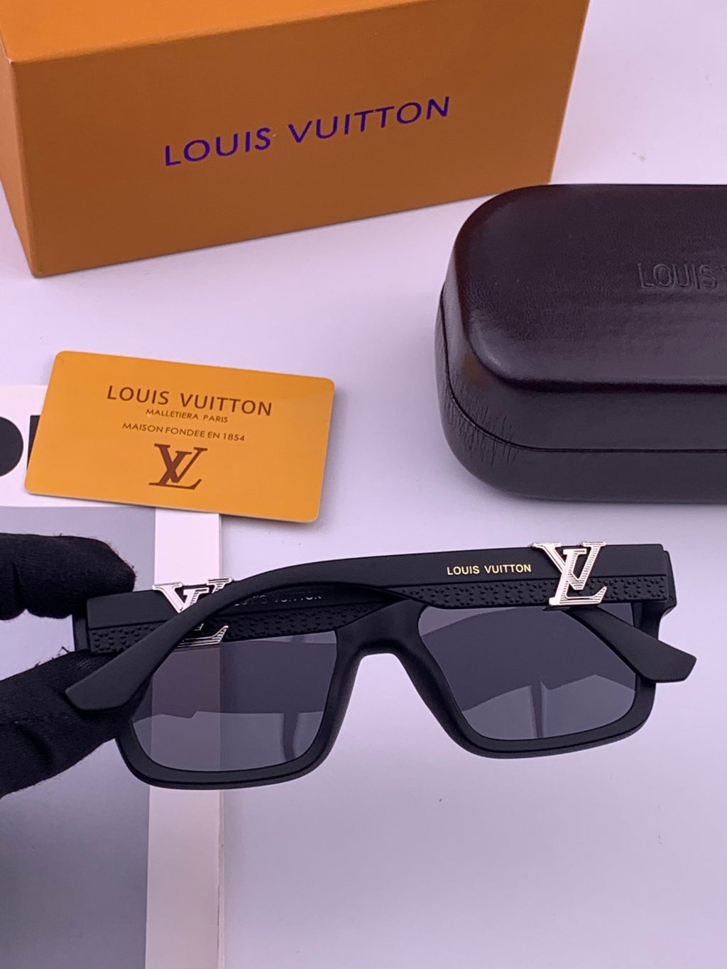 Louis Vuitton L3551 Square Gold Lens Sunglasses for Men & Women - detail image 4