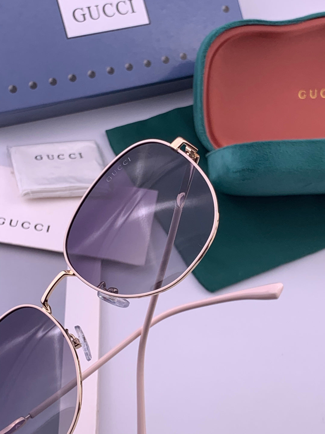 Gucci G5822 Polarized Oversized Gold Lens Sunglasses for Men & Women - 493316 - detail image 4