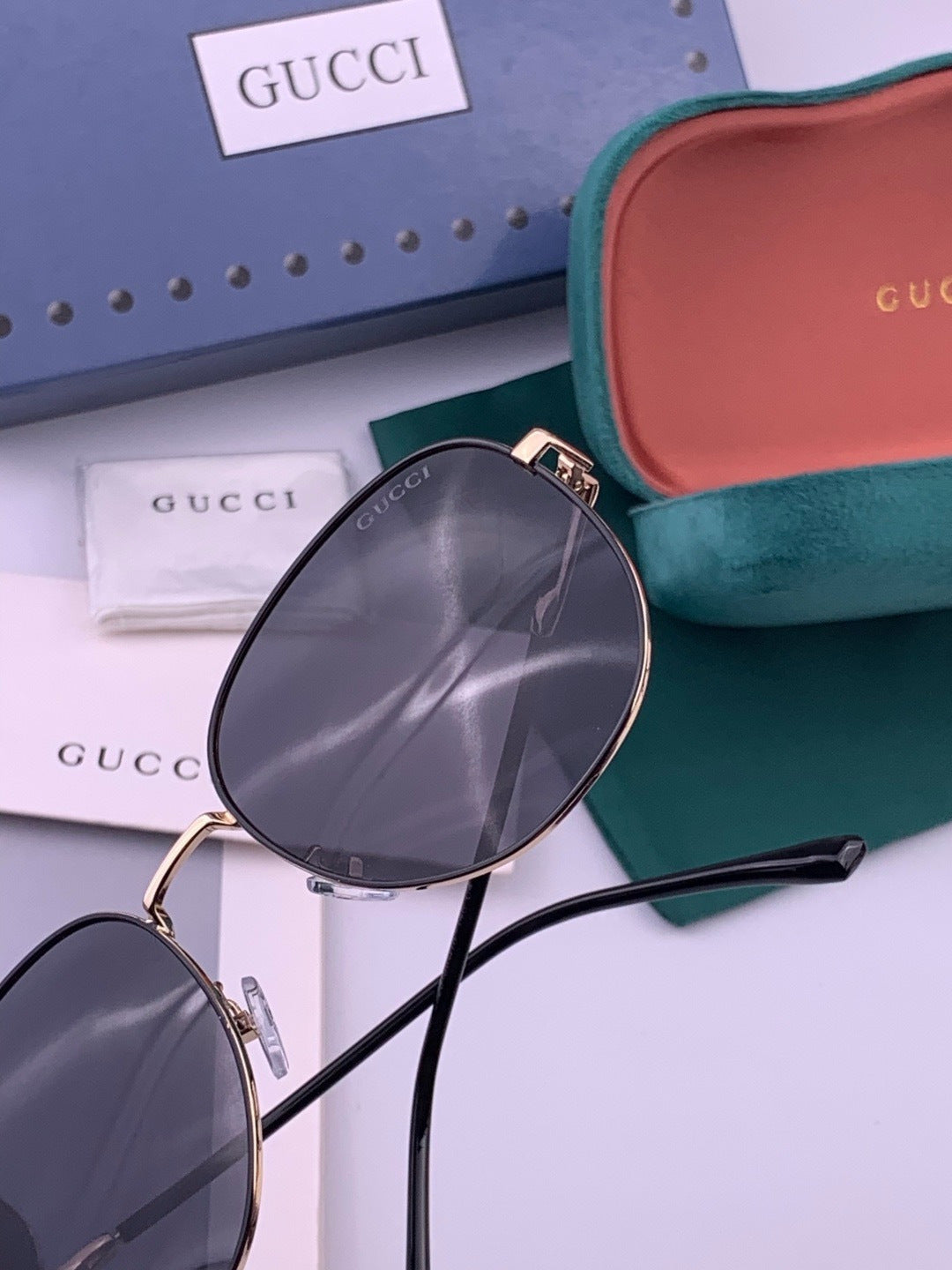 Gucci G5822 Polarized Oversized Gold Lens Sunglasses for Men & Women - 493317 - detail image 3