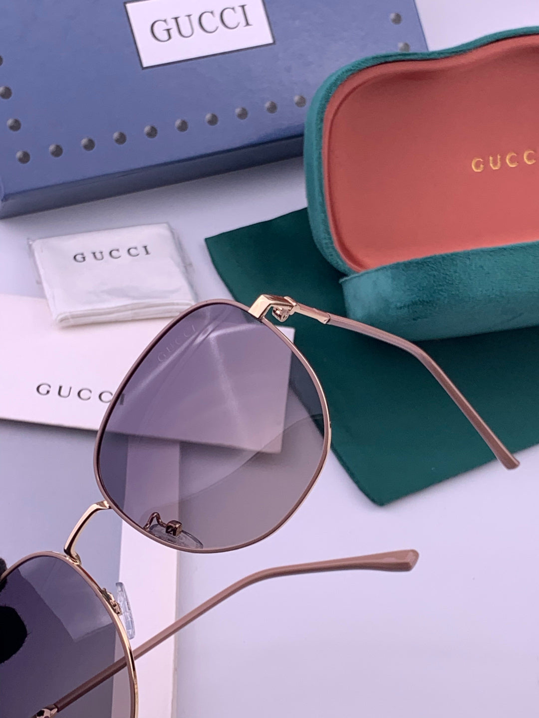 Gucci G5822 Polarized Oversized Gold Lens Sunglasses for Men & Women - detail image 3