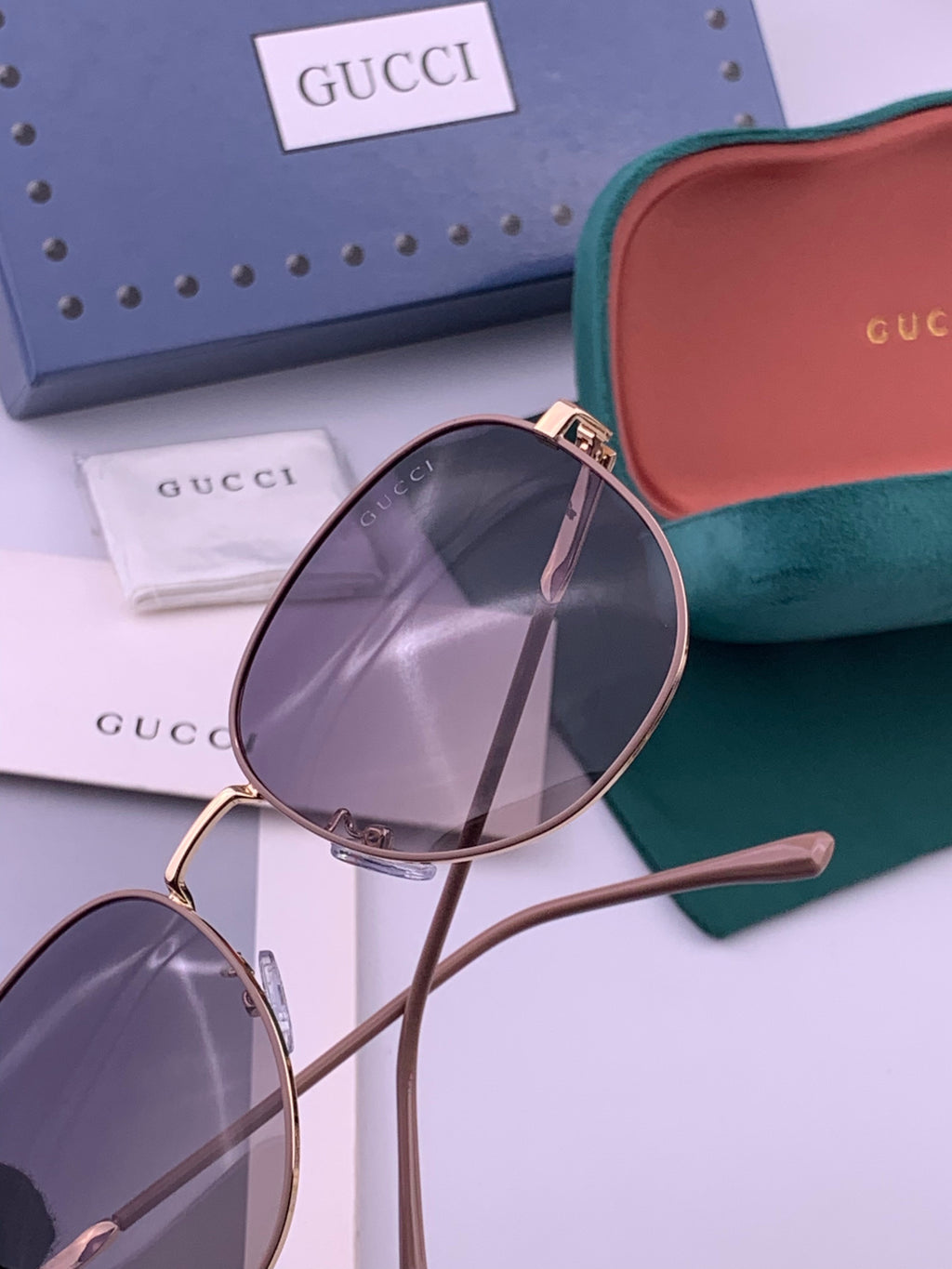 Gucci G5822 Polarized Oversized Gold Lens Sunglasses for Men & Women - detail image 5