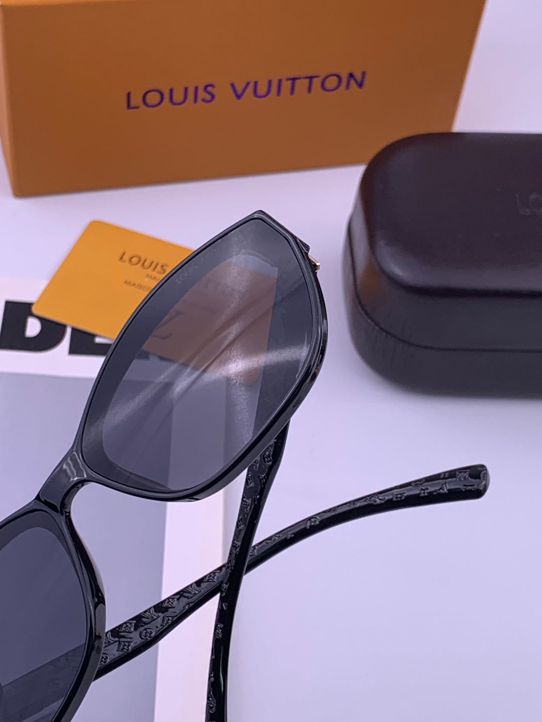 Louis Vuitton L2552 Square Black Lens Sunglasses for Men & Women - detail image 4