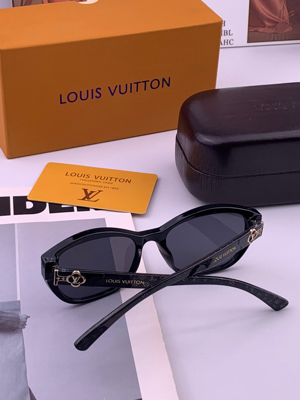 Louis Vuitton L2552 Square Black Lens Sunglasses for Men & Women - detail image 6