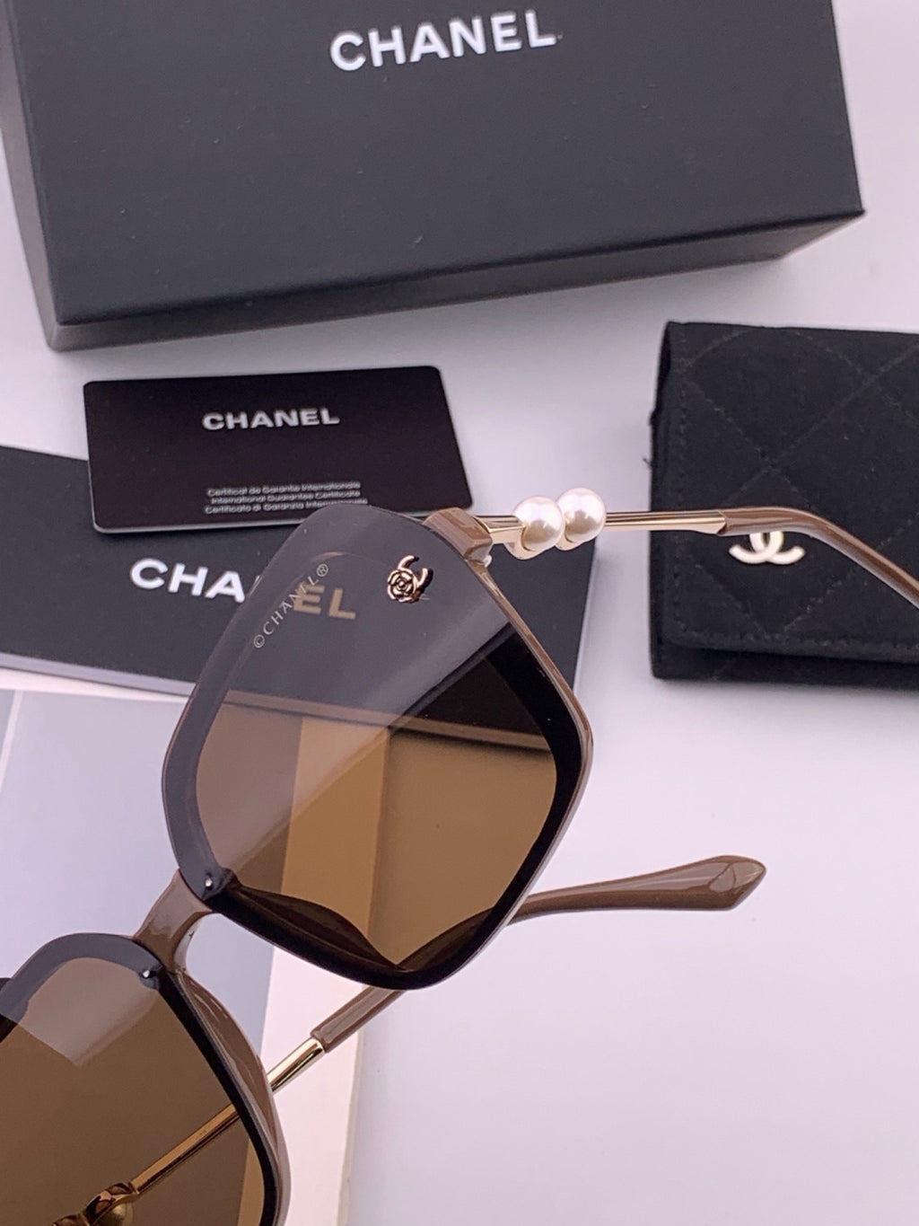 Chanel CH1910 Polarized Oversized Gold Lens Sunglasses for Men & Women - detail image 3