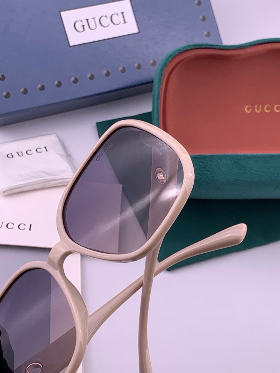 Gucci G0388 Round Red Lens Sunglasses for Men & Women - detail image 4