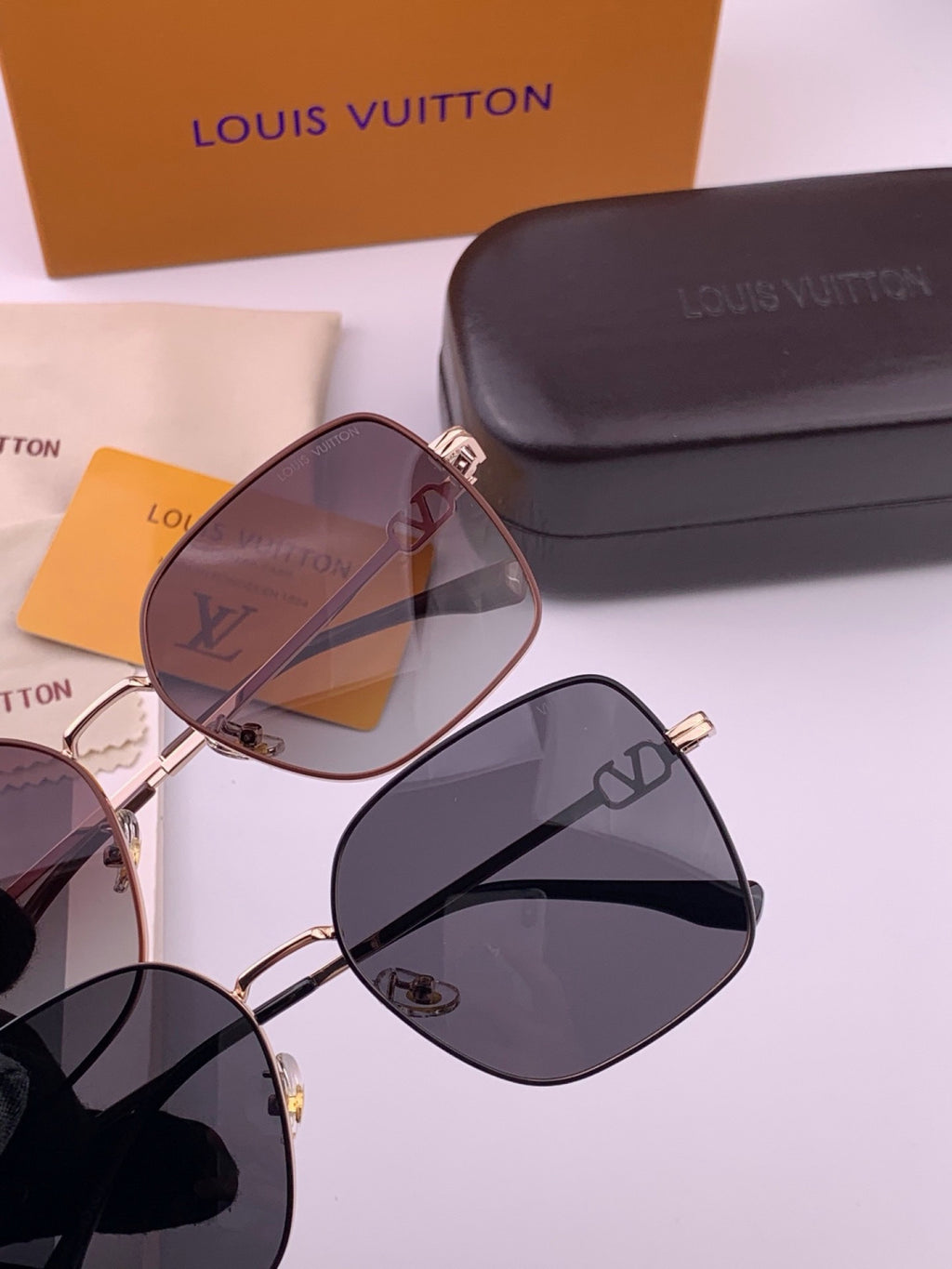 Louis Vuitton L8191 Polarized Aviator Gold Lens Sunglasses for Men & Women - detail image 5