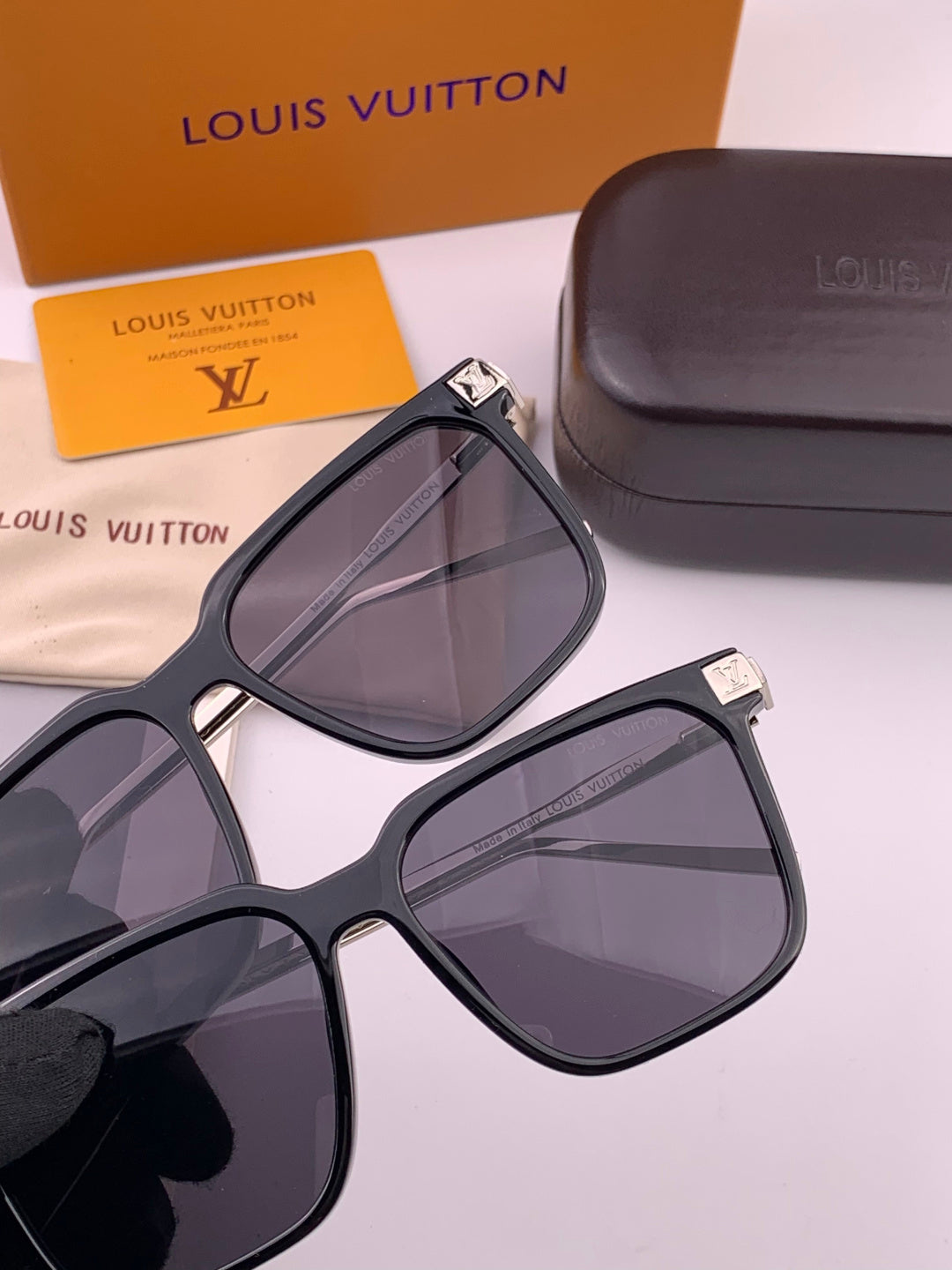 Louis Vuitton L7166 Aviator Gold Lens Sunglasses for Men & Women - detail image 5