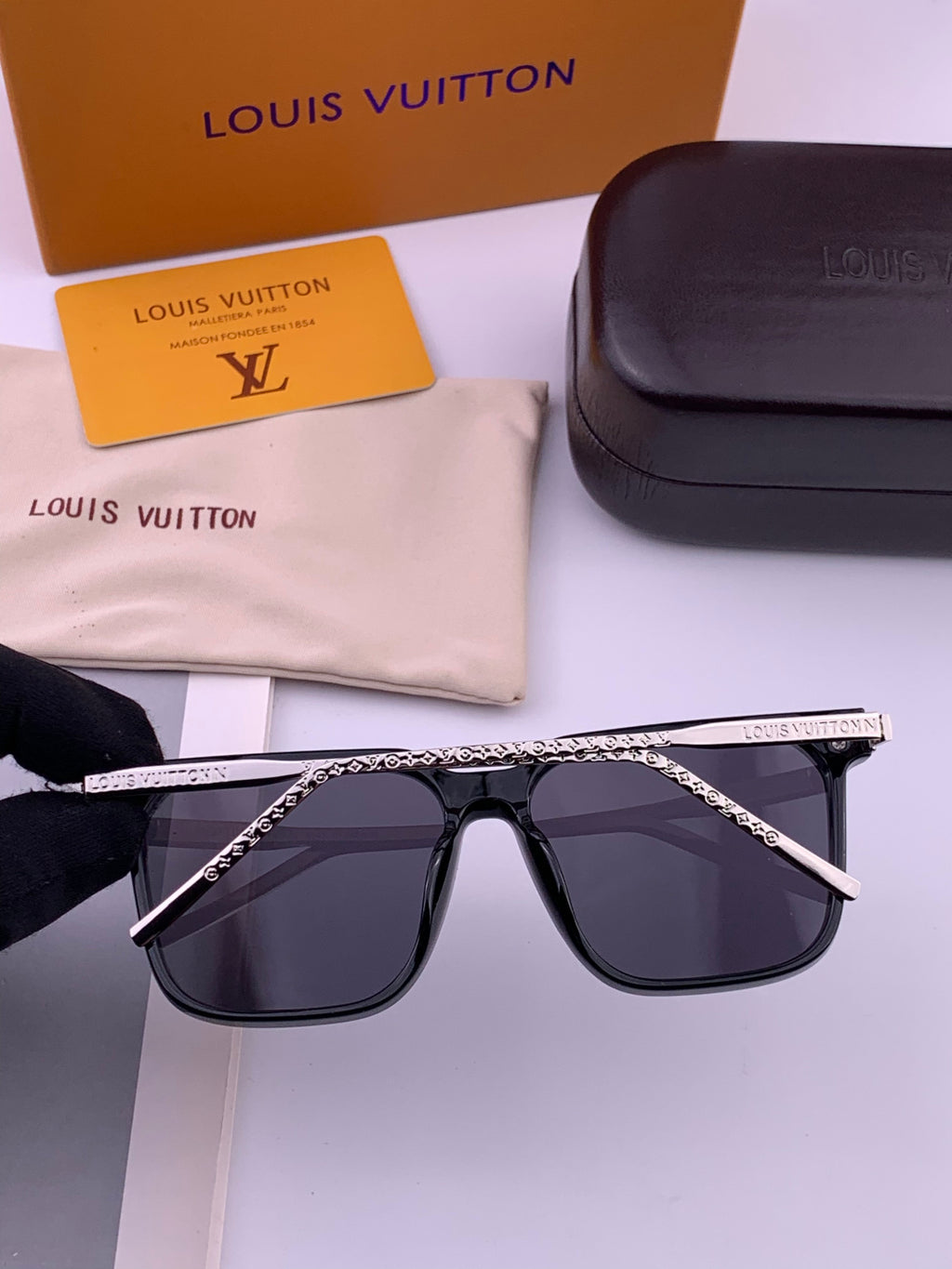 Louis Vuitton L7166 Aviator Gold Lens Sunglasses for Men & Women - detail image 3