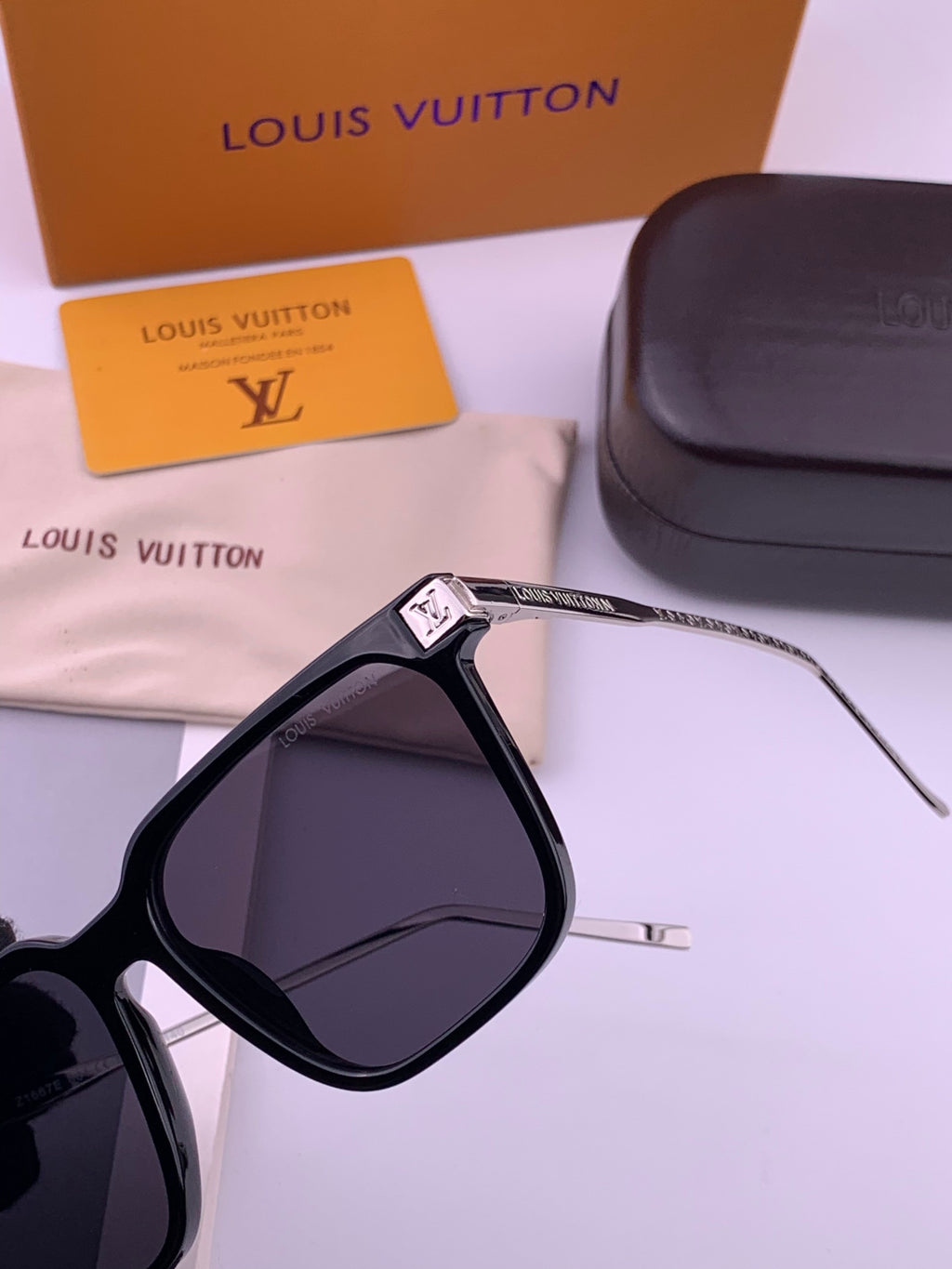 Louis Vuitton L7166 Aviator Gold Lens Sunglasses for Men & Women - detail image 4