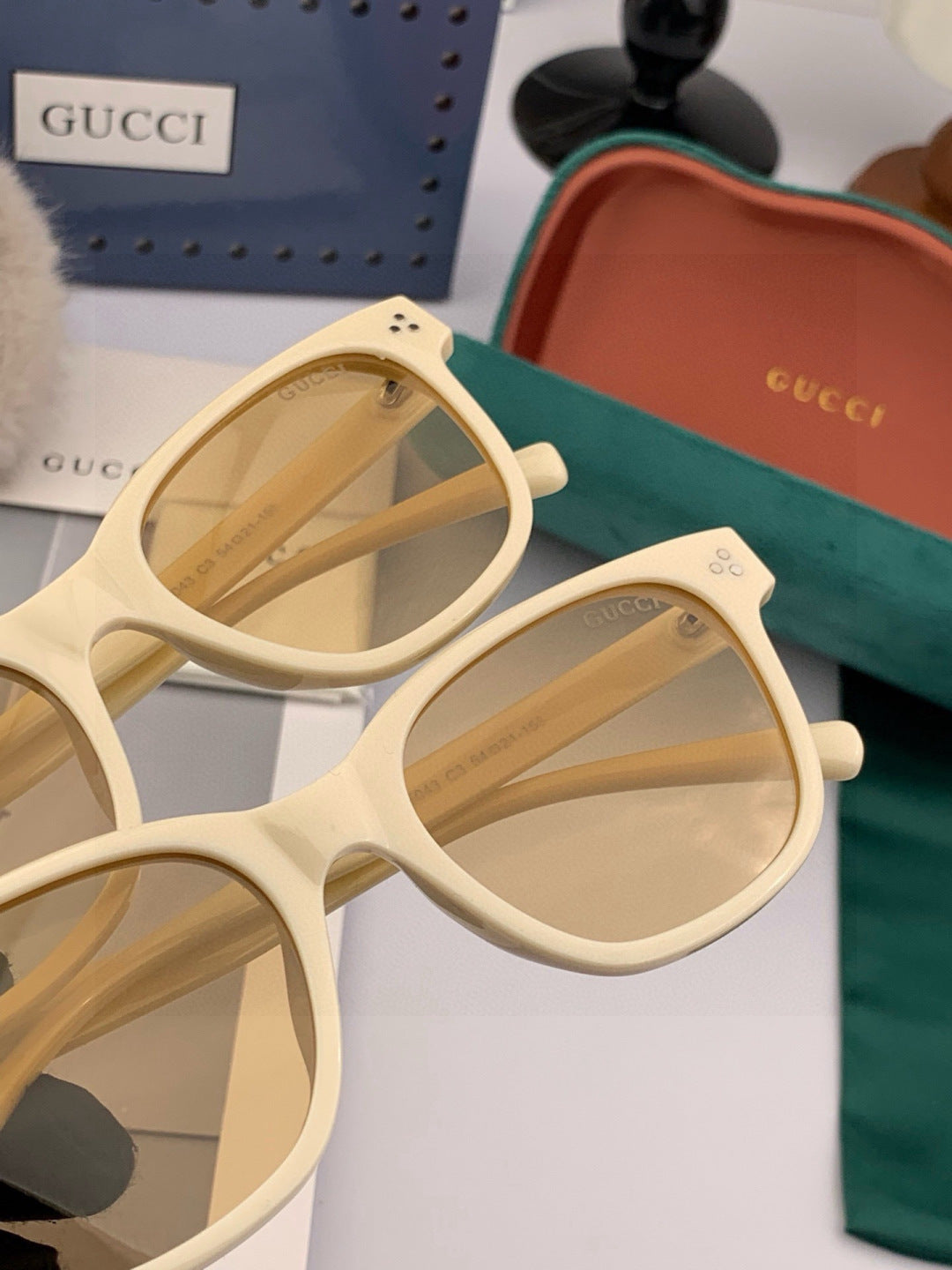 Gucci G35504 Polarized Fashion Gold Lens Sunglasses for Men & Women - detail image 5