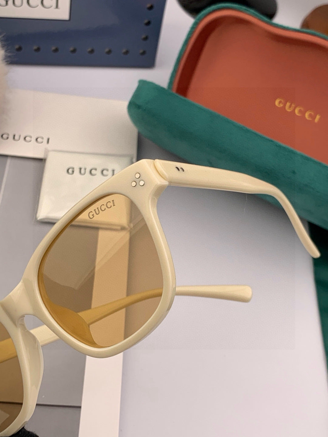 Gucci G35504 Polarized Fashion Gold Lens Sunglasses for Men & Women - detail image 2