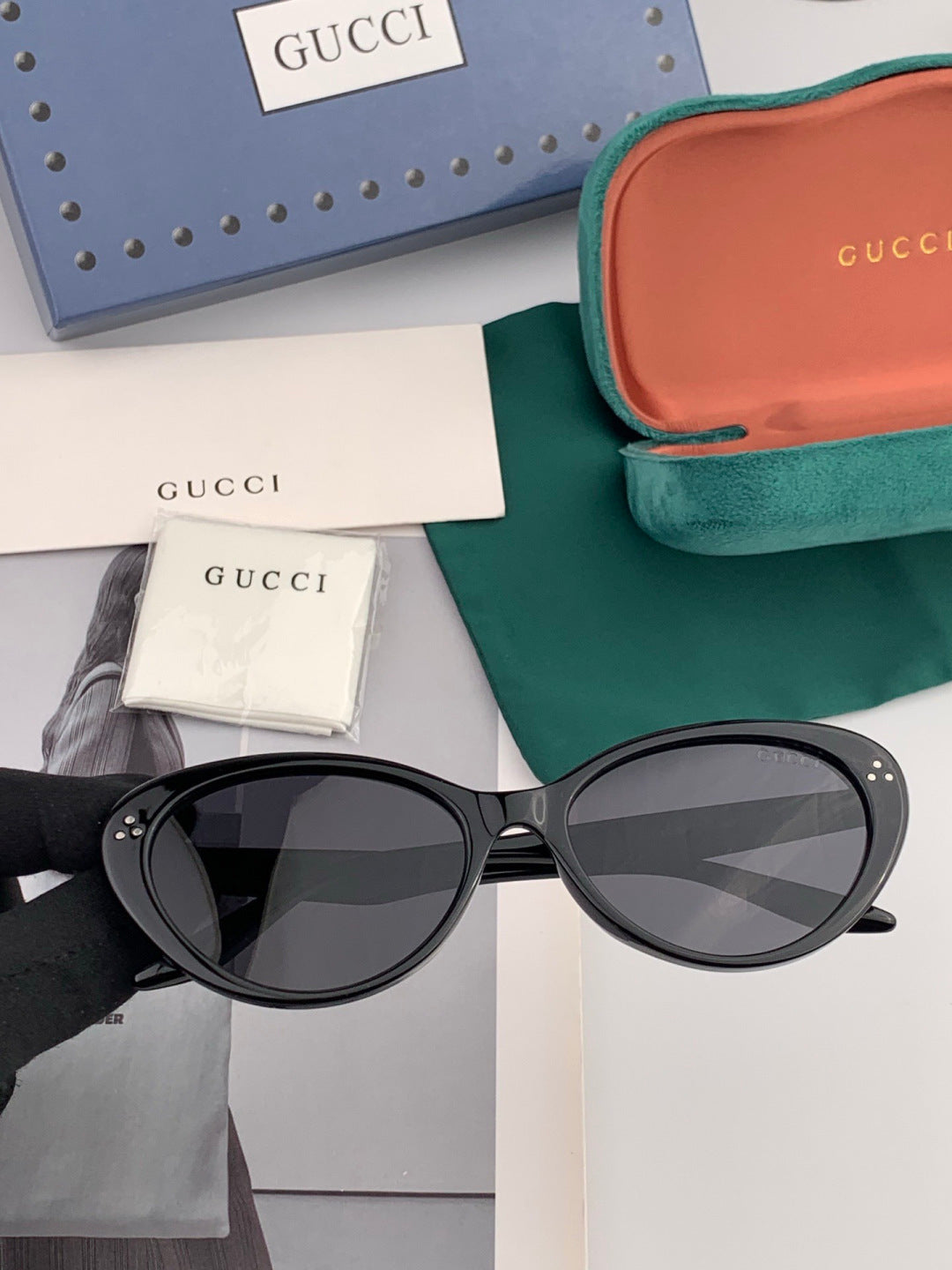 Gucci G65504 Polarized Fashion Gold Lens Sunglasses for Men & Women - detail image 2