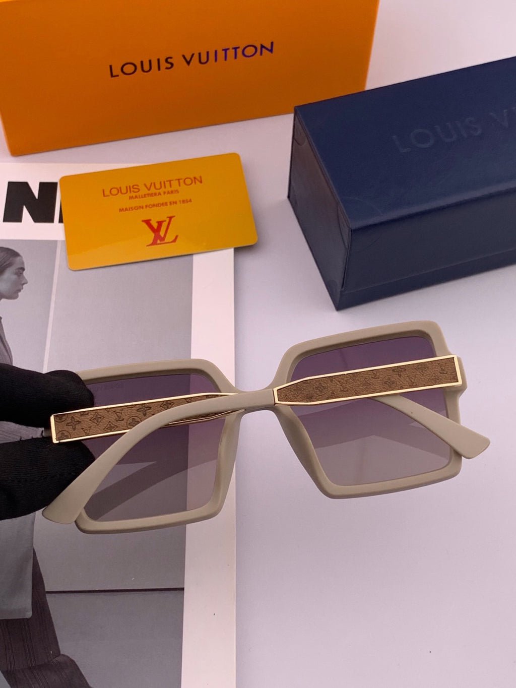 Louis Vuitton L1577 Polarized Square Gold Lens Sunglasses for Men & Women - detail image 3