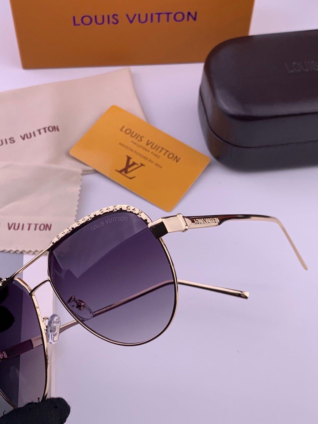 Louis Vuitton L01744 Aviator Black Lens Sunglasses for Men & Women - detail image 6
