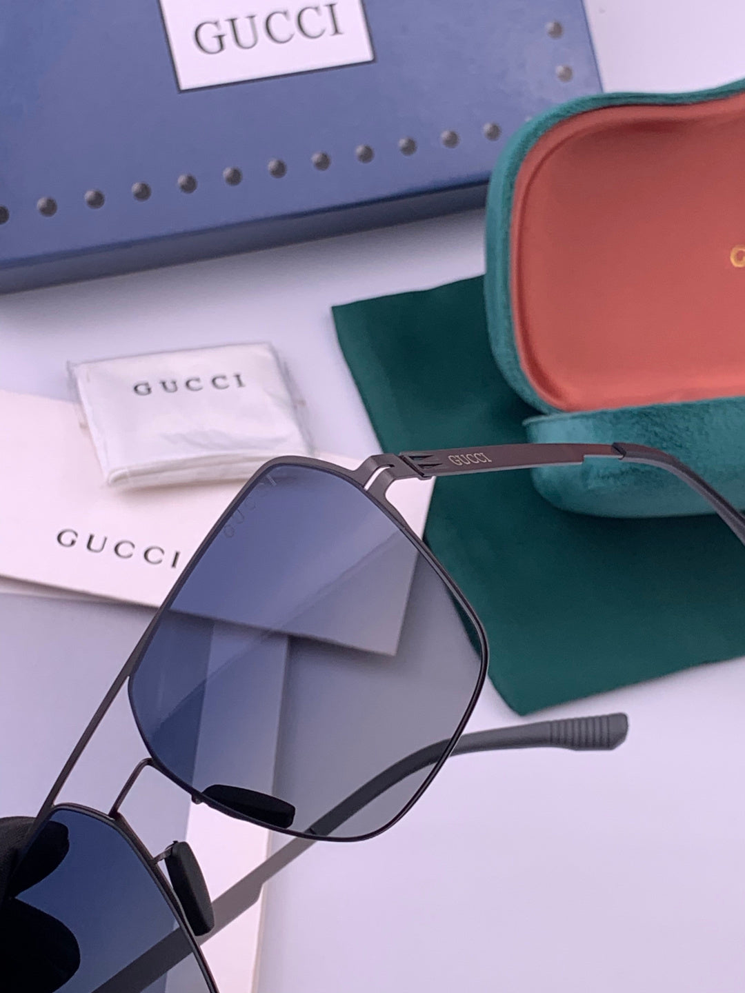 Gucci G711 Polarized Fashion Gold Lens Sunglasses for Men & Women - 493299 - detail image 3
