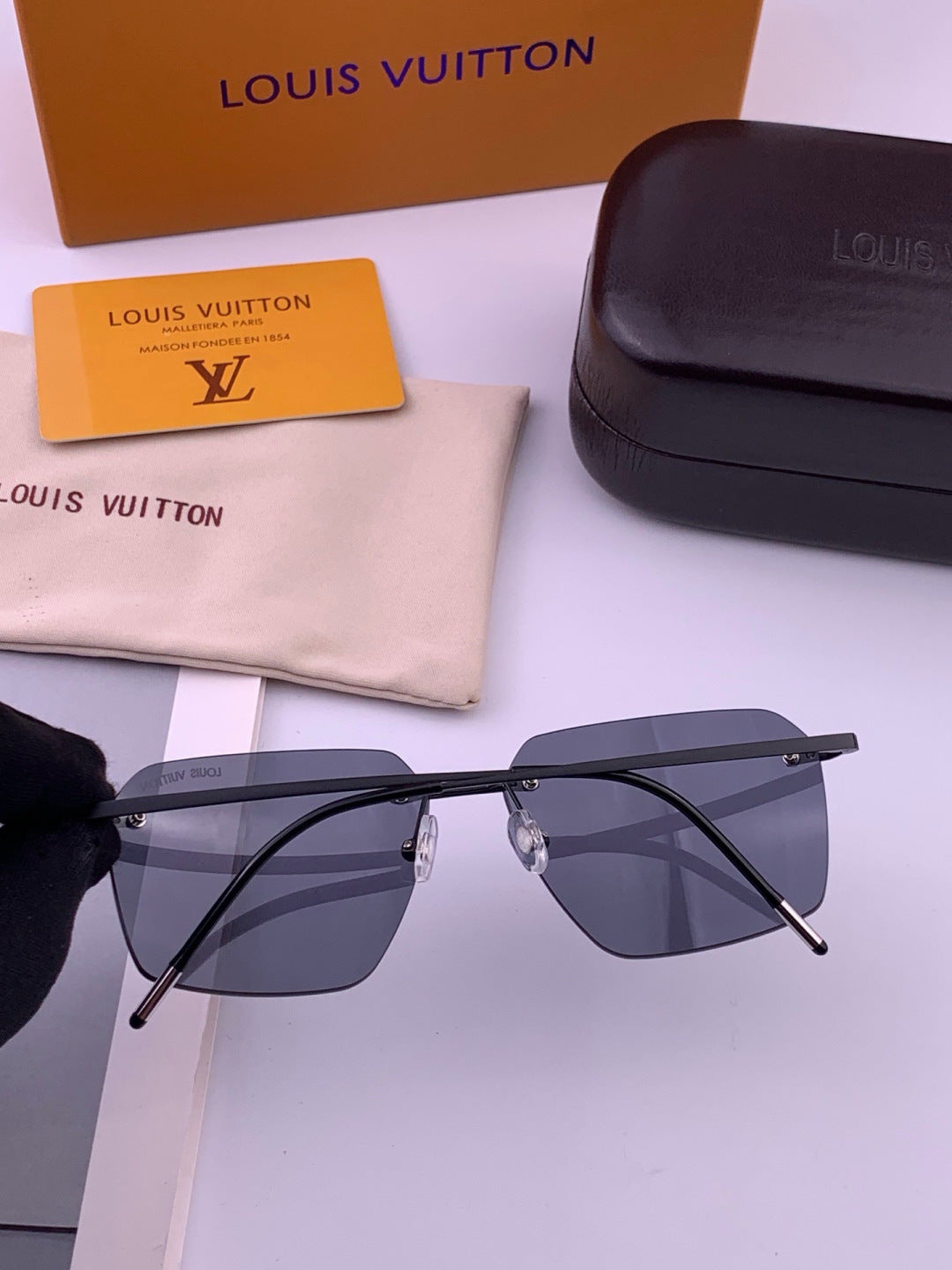 Louis Vuitton L2253 Polarized Aviator Blue Lens Sunglasses for Men - detail image 7