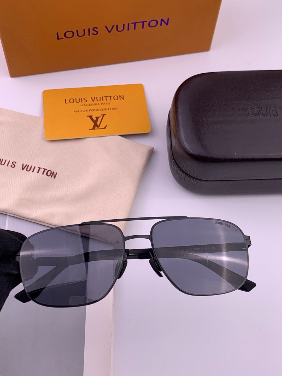 Louis Vuitton L5760 Fashion Gray Lens Sunglasses for Men & Women