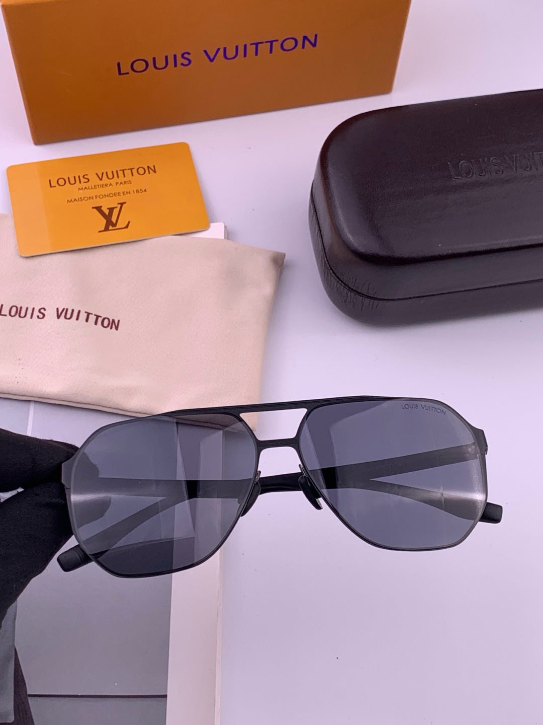 Louis Vuitton L3252 Polarized Aviator Orange Lens Sunglasses for Men - detail image 2