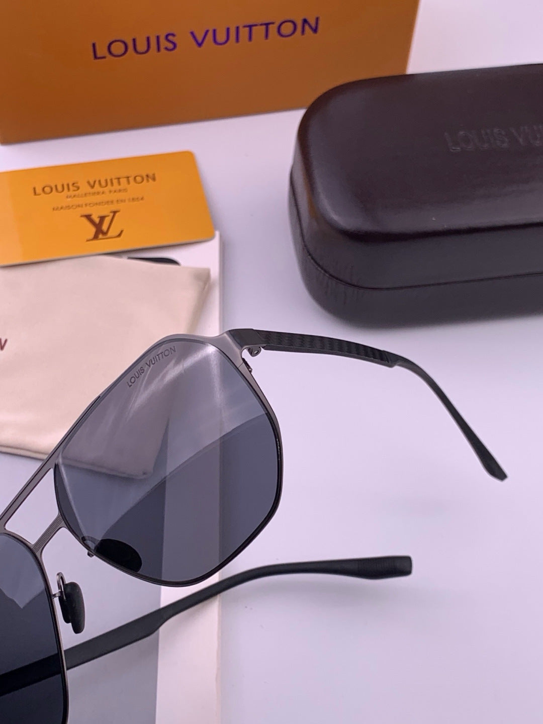 Louis Vuitton L3252 Polarized Aviator Orange Lens Sunglasses for Men - detail image 5
