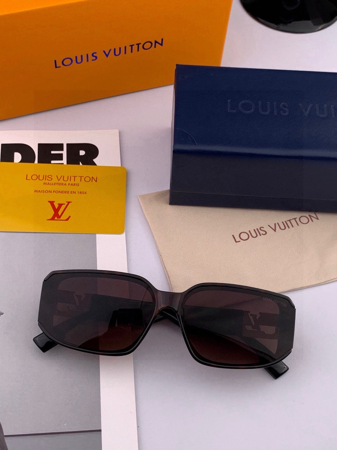 Louis Vuitton L5551 Square Black Lens Sunglasses for Men & Women - detail image 3