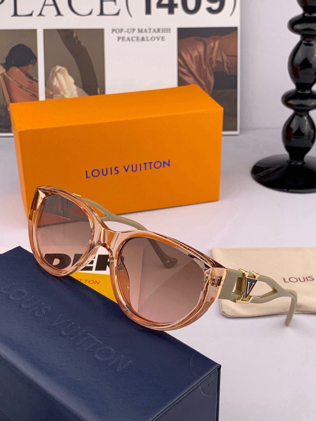 Louis Vuitton L1231 Square Black Lens Sunglasses for Men & Women - detail image 3