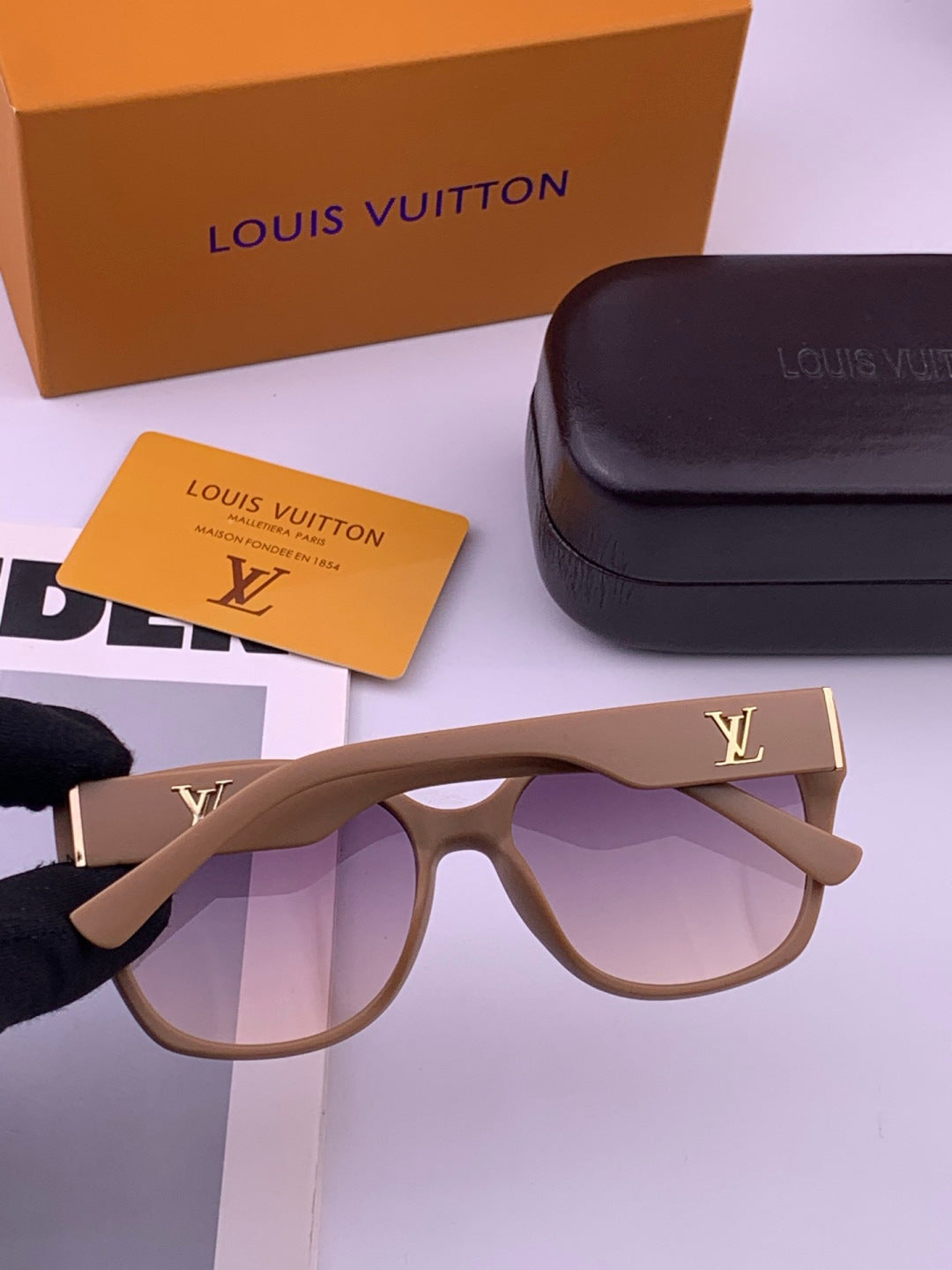 Louis Vuitton L27001 Square Black Lens Sunglasses for Men & Women - 486110 - detail image 5