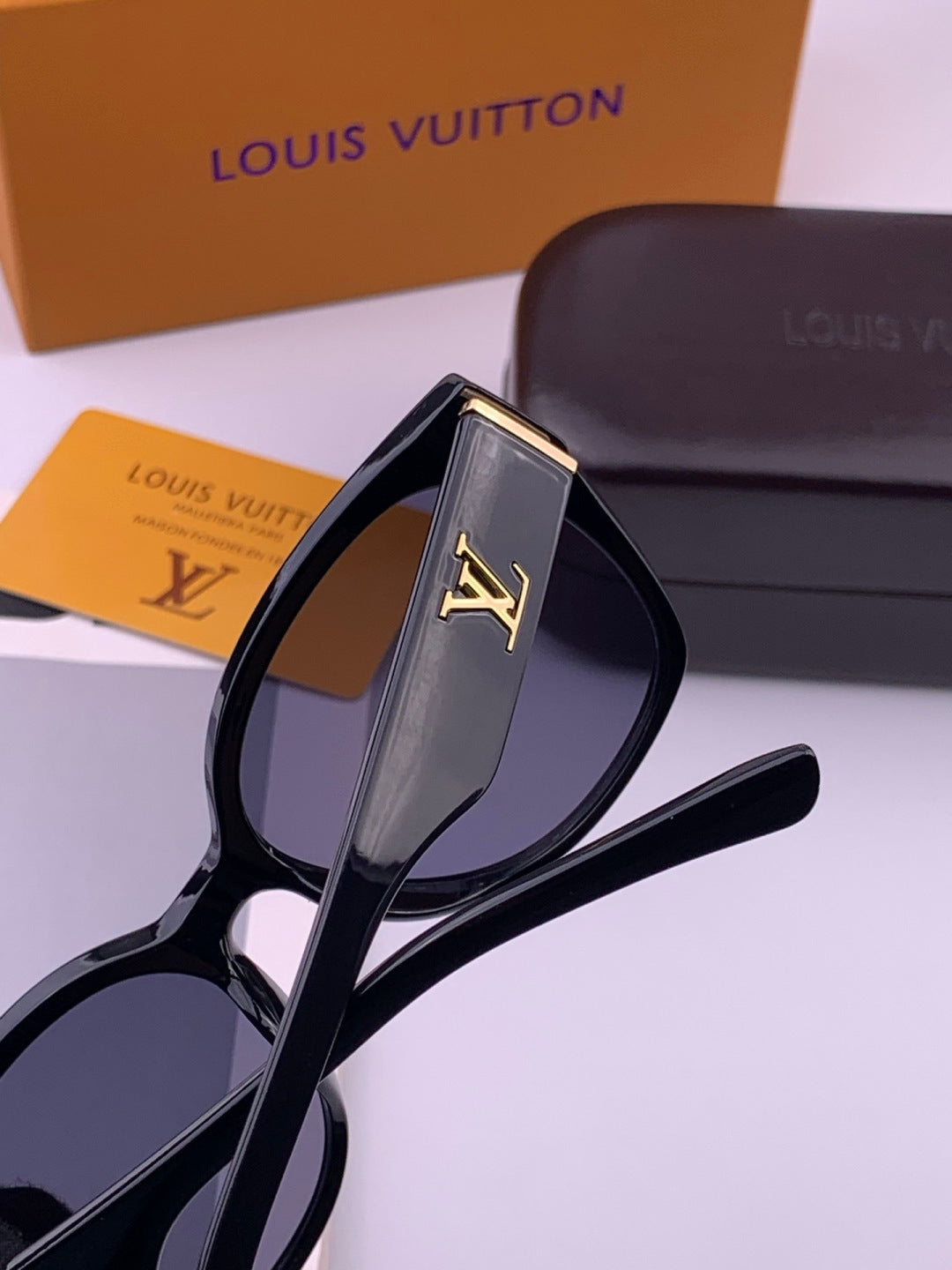 Louis Vuitton L27001 Square Black Lens Sunglasses for Men & Women - 486111 - detail image 4