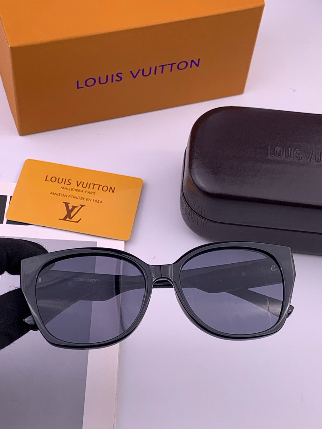Louis Vuitton L27001 Square Black Lens Sunglasses for Men & Women - 486111
