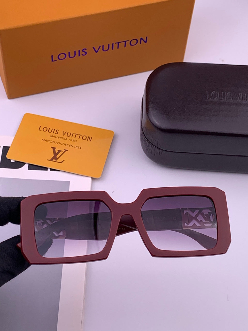 Louis Vuitton L77001 Square Brown Lens Sunglasses for Men & Women - 486115