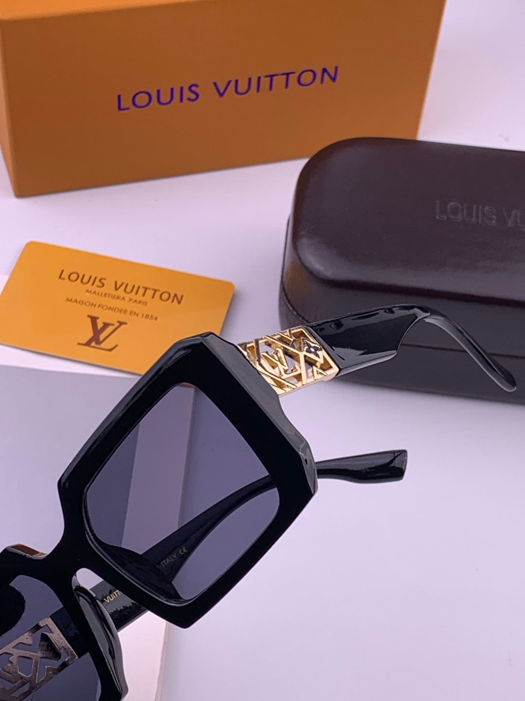 Louis Vuitton L77001 Square Brown Lens Sunglasses for Men & Women - 486116 - detail image 5
