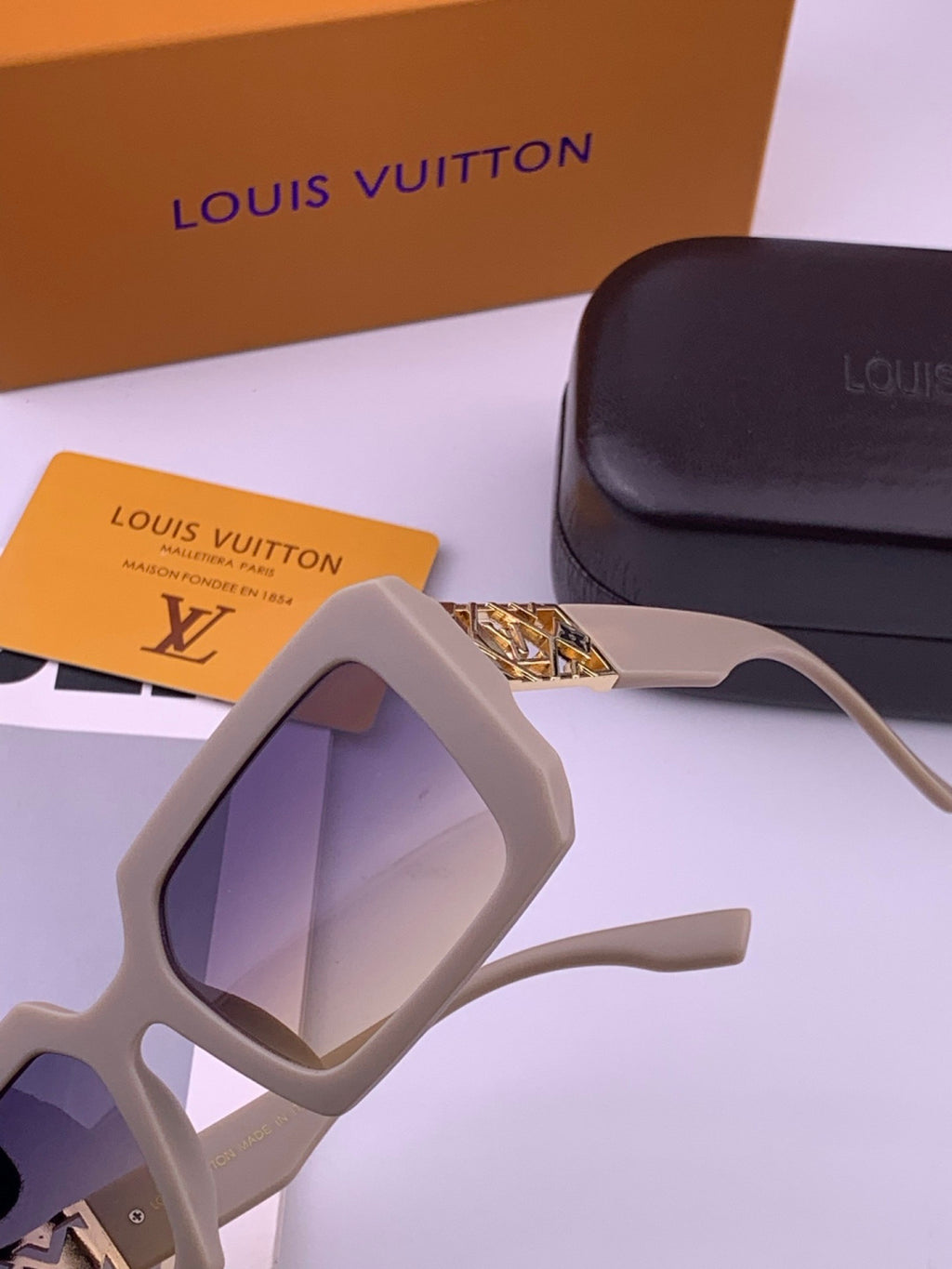 Louis Vuitton L77001 Square Brown Lens Sunglasses for Men & Women - detail image 3