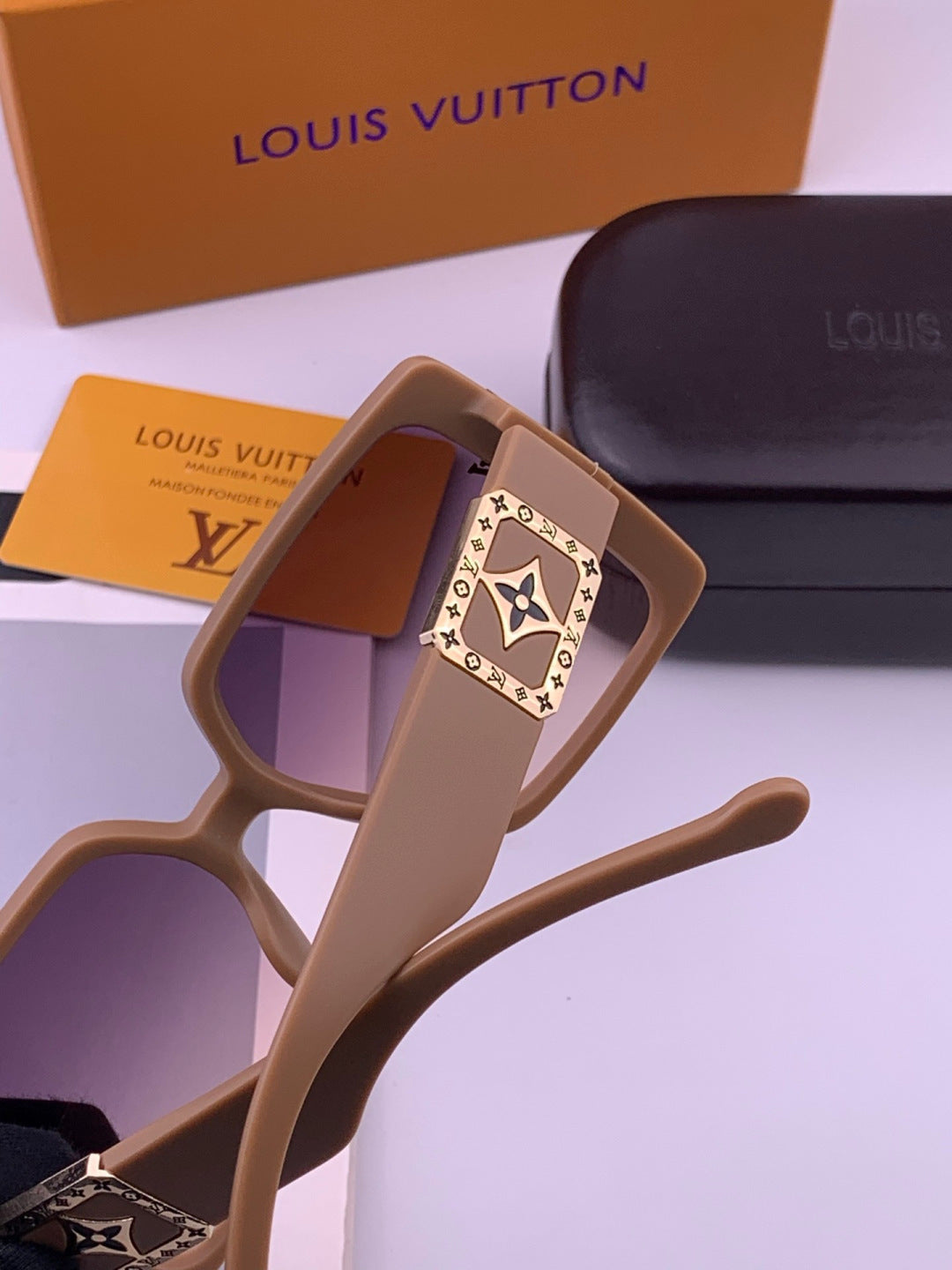 Louis Vuitton L97003 Square Black Lens Sunglasses for Men & Women - 486118 - detail image 4