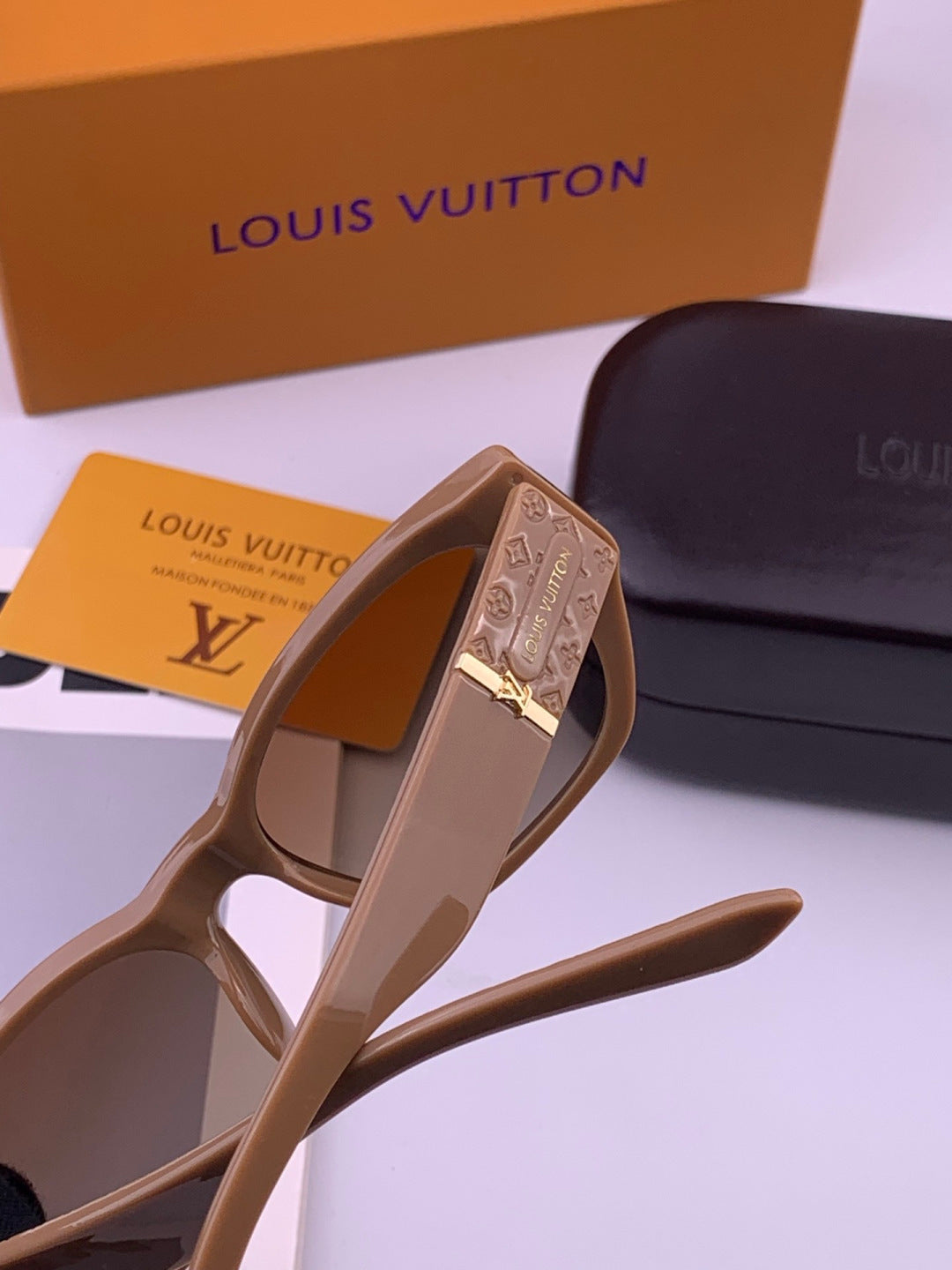 Louis Vuitton L17000 Square Gold Lens Sunglasses for Men & Women - detail image 5