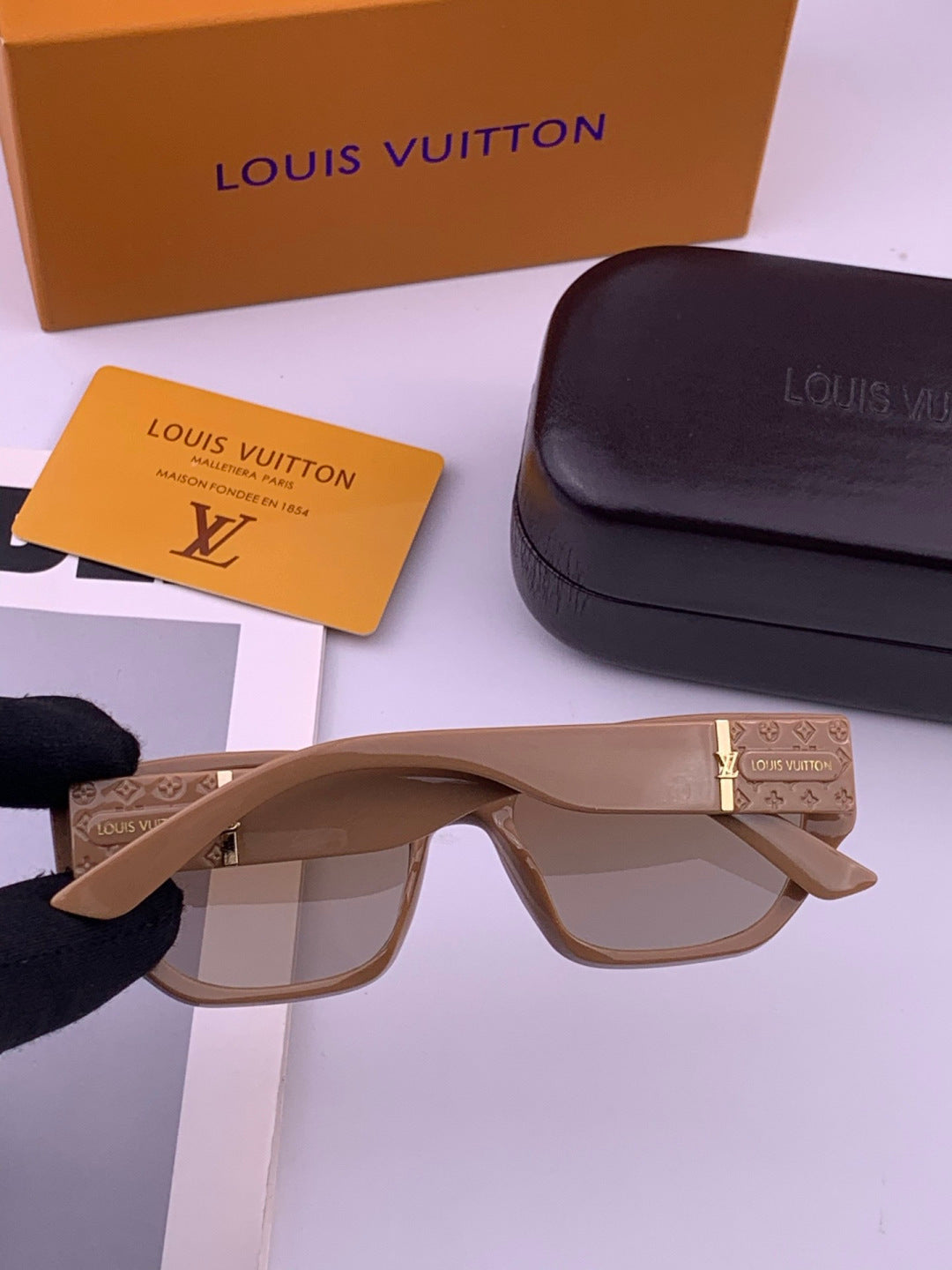 Louis Vuitton L17000 Square Gold Lens Sunglasses for Men & Women - detail image 3