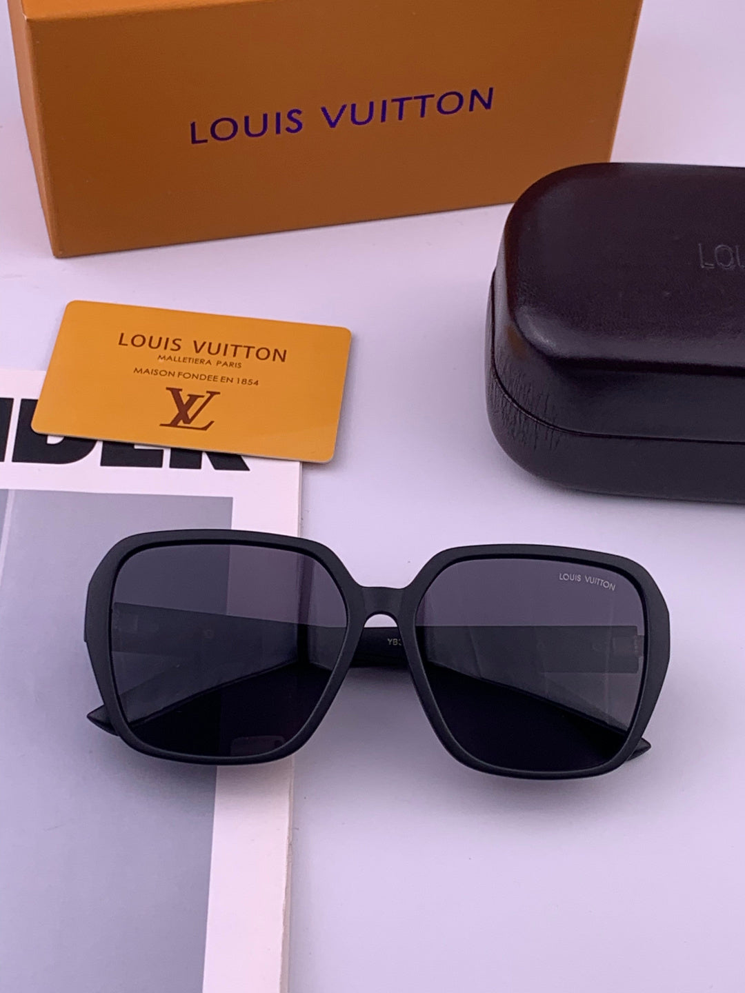 Louis Vuitton L3305 Square Black Lens Sunglasses for Men & Women - detail image 7