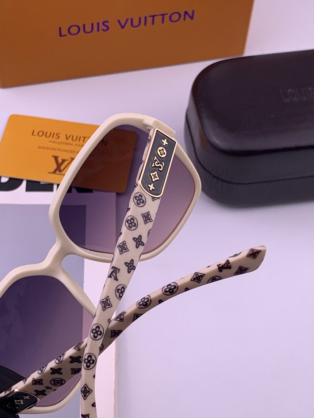 Louis Vuitton L3305 Square Gold Lens Sunglasses for Men & Women - detail image 4