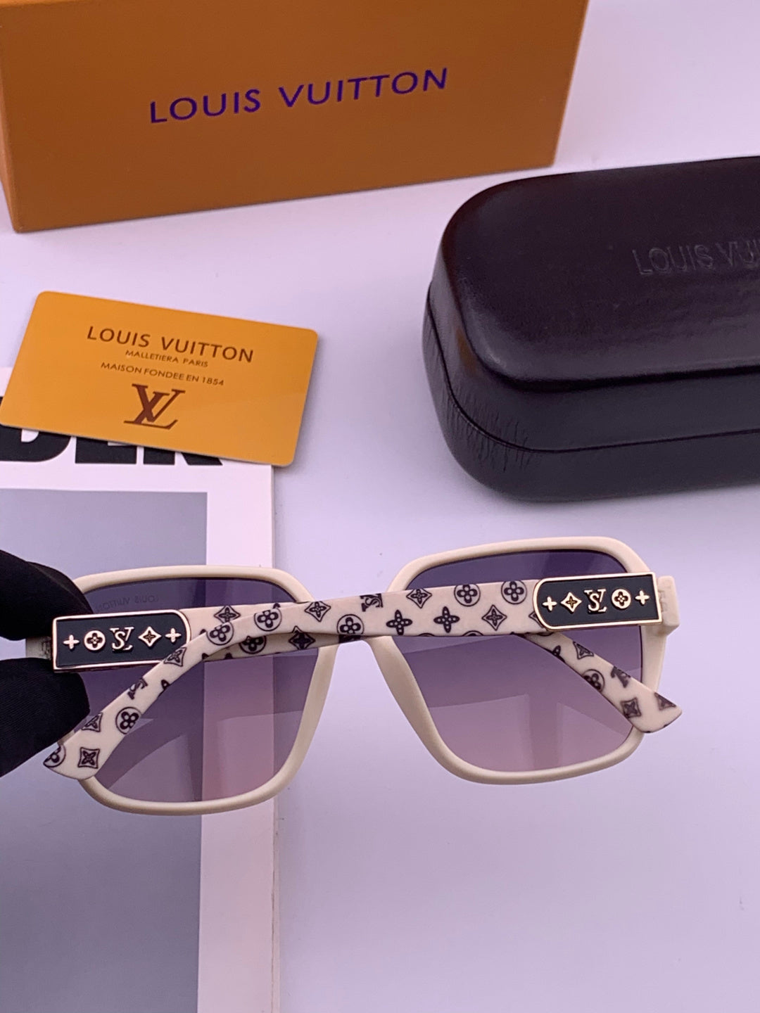Louis Vuitton L3305 Square Gold Lens Sunglasses for Men & Women - detail image 7