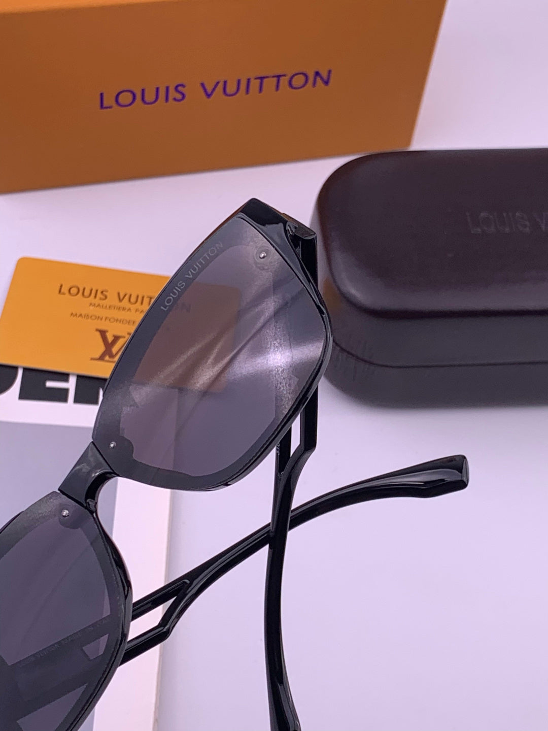 Louis Vuitton L7310 Square Gold Lens Sunglasses for Men & Women - detail image 4