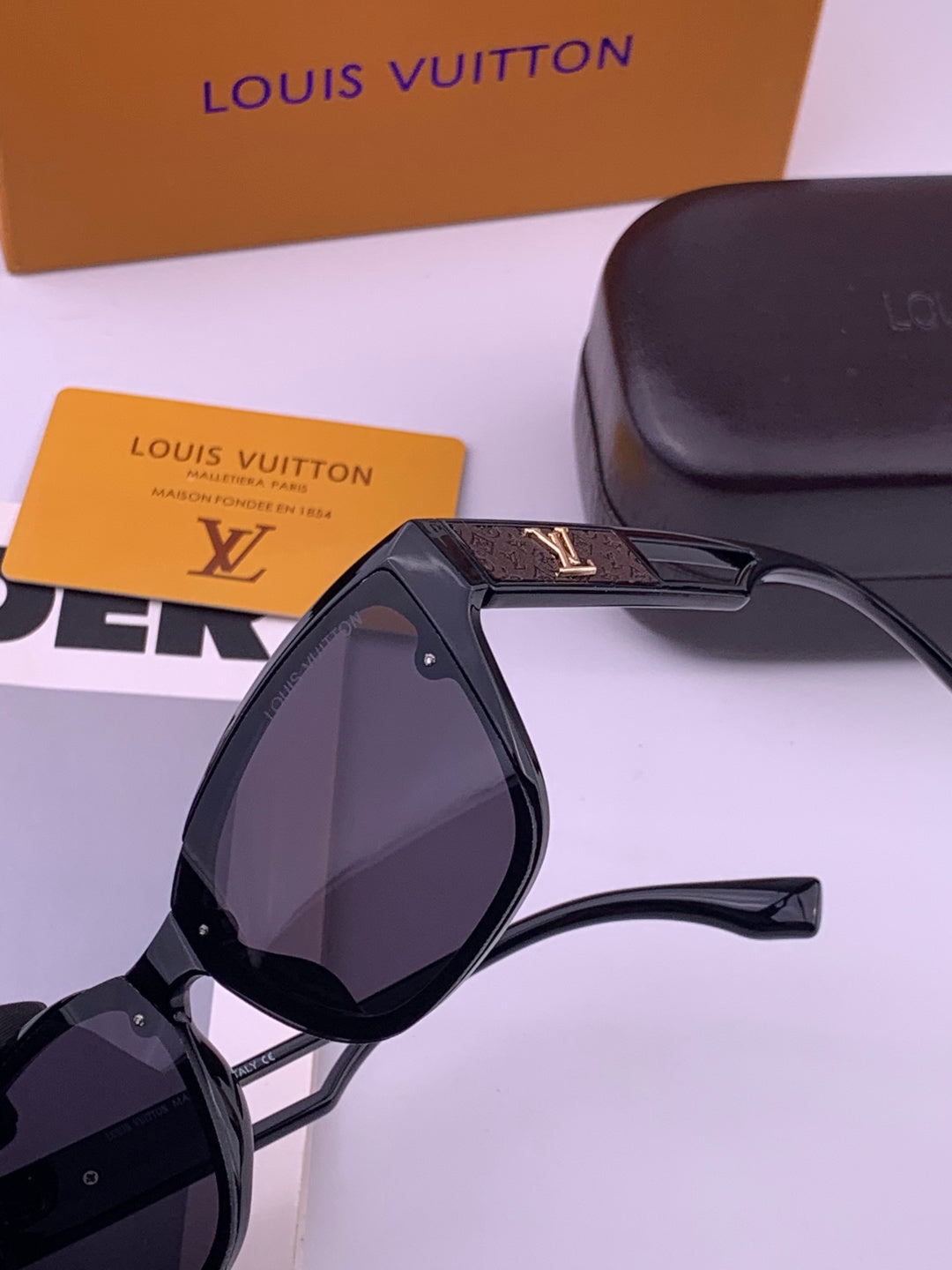 Louis Vuitton L7310 Square Gold Lens Sunglasses for Men & Women - detail image 3