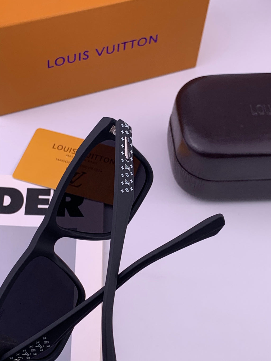 Louis Vuitton L8510 Square Brown Lens Sunglasses for Men & Women - detail image 4