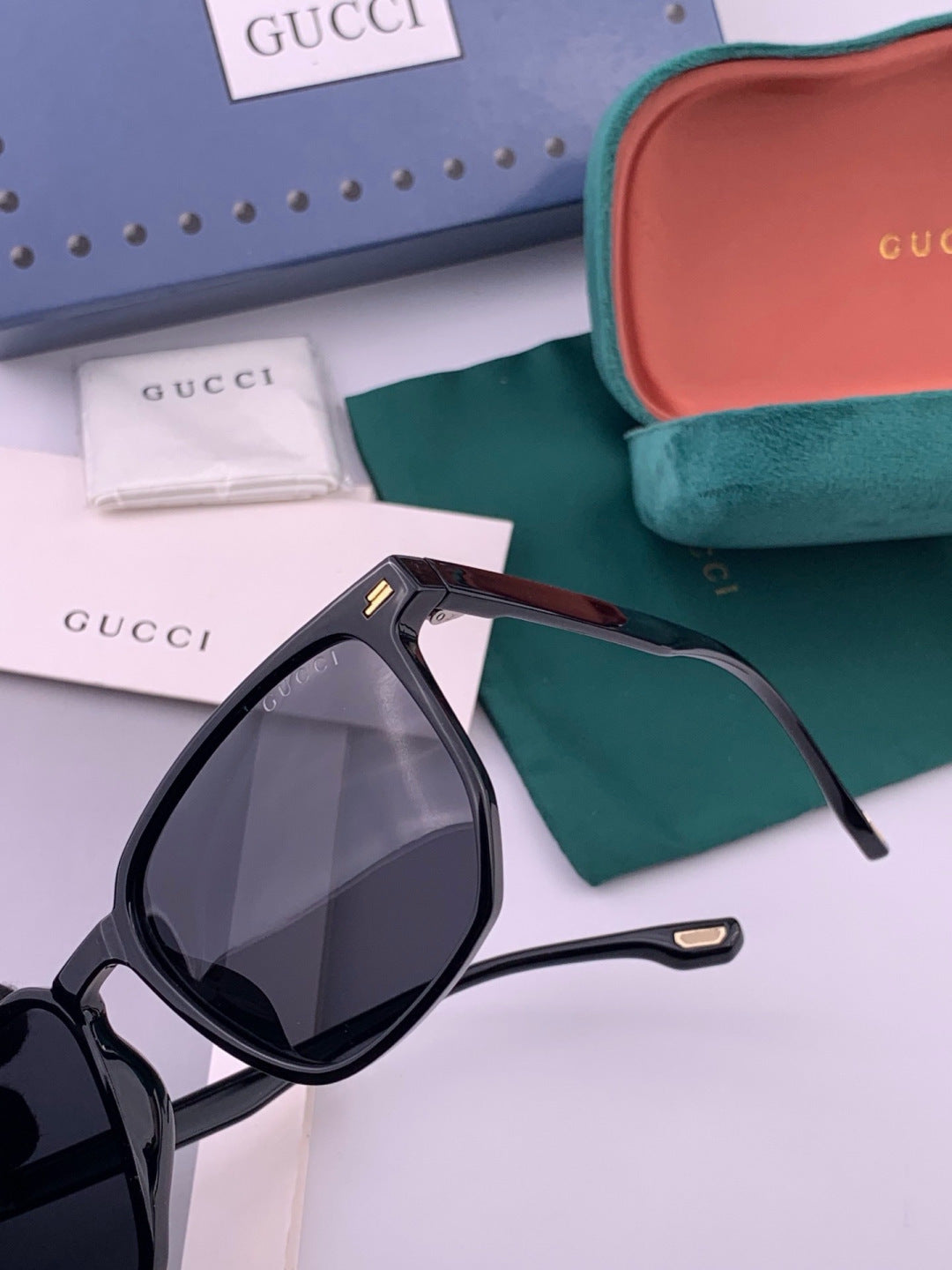 Gucci G82040 Polarized Fashion Black Lens Sunglasses for Women - detail image 4