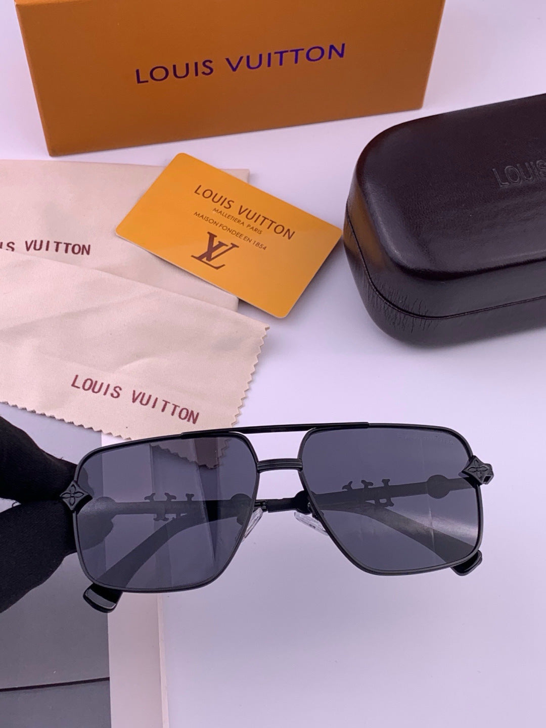 Louis Vuitton L11757 Aviator Black Lens Sunglasses for Men & Women - detail image 2