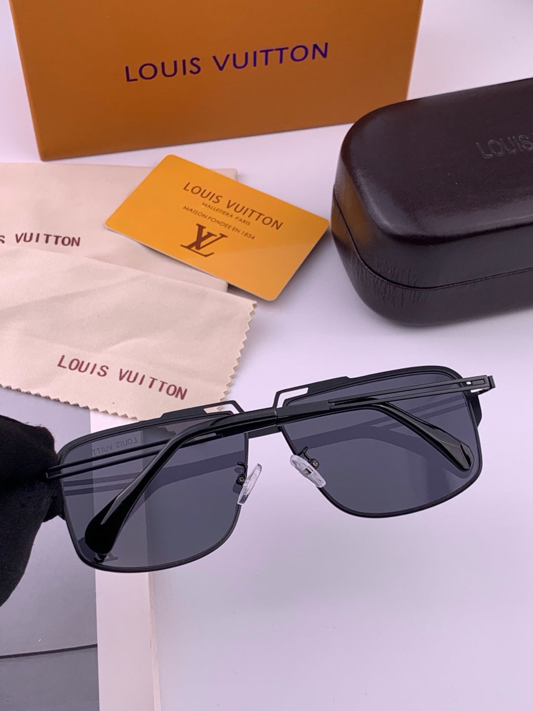 Louis Vuitton L91757 Aviator Black Lens Sunglasses for Men & Women - detail image 5