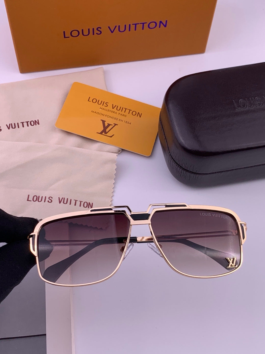 Louis Vuitton L91757 Aviator Black Lens Sunglasses for Men & Women - detail image 3